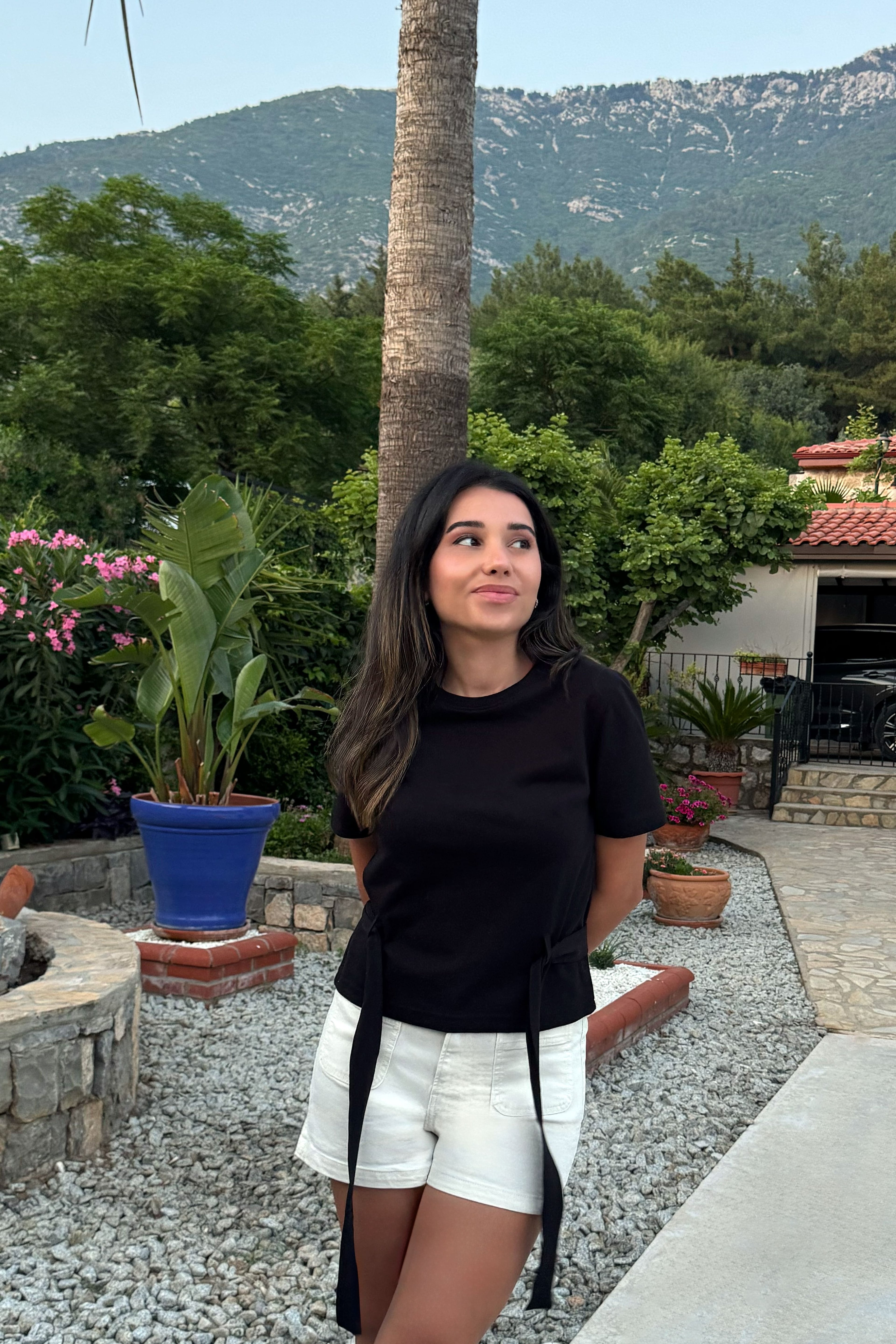 Clara Kemerli Siyah Tişört