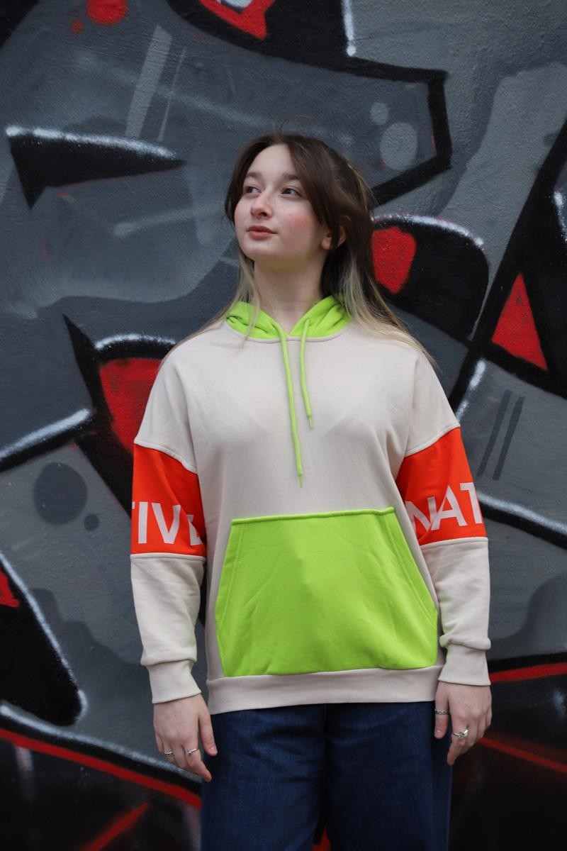 09-15 Yaş Kız Çocuk Bej Renk Kanguru Cep Kapüşonlu Sweat