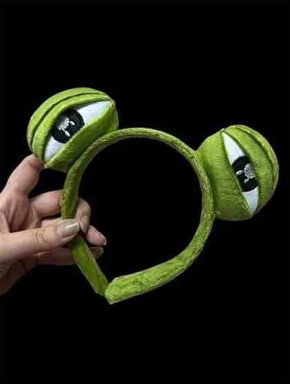 Kısık Gözlü Kurbağa Taç – Yeşil | Yumuşak Yünlü Kumaş & Esnek Plastik