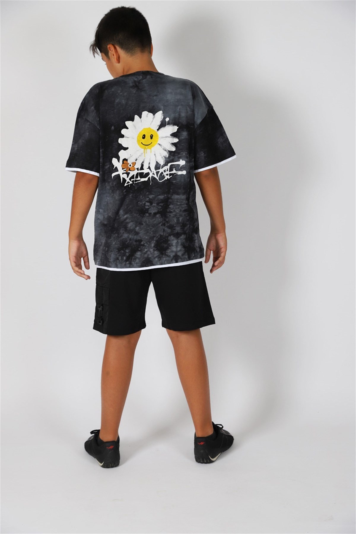 09-14 Yaş Erkek Çocuk Siyah Papatya T-Shirt