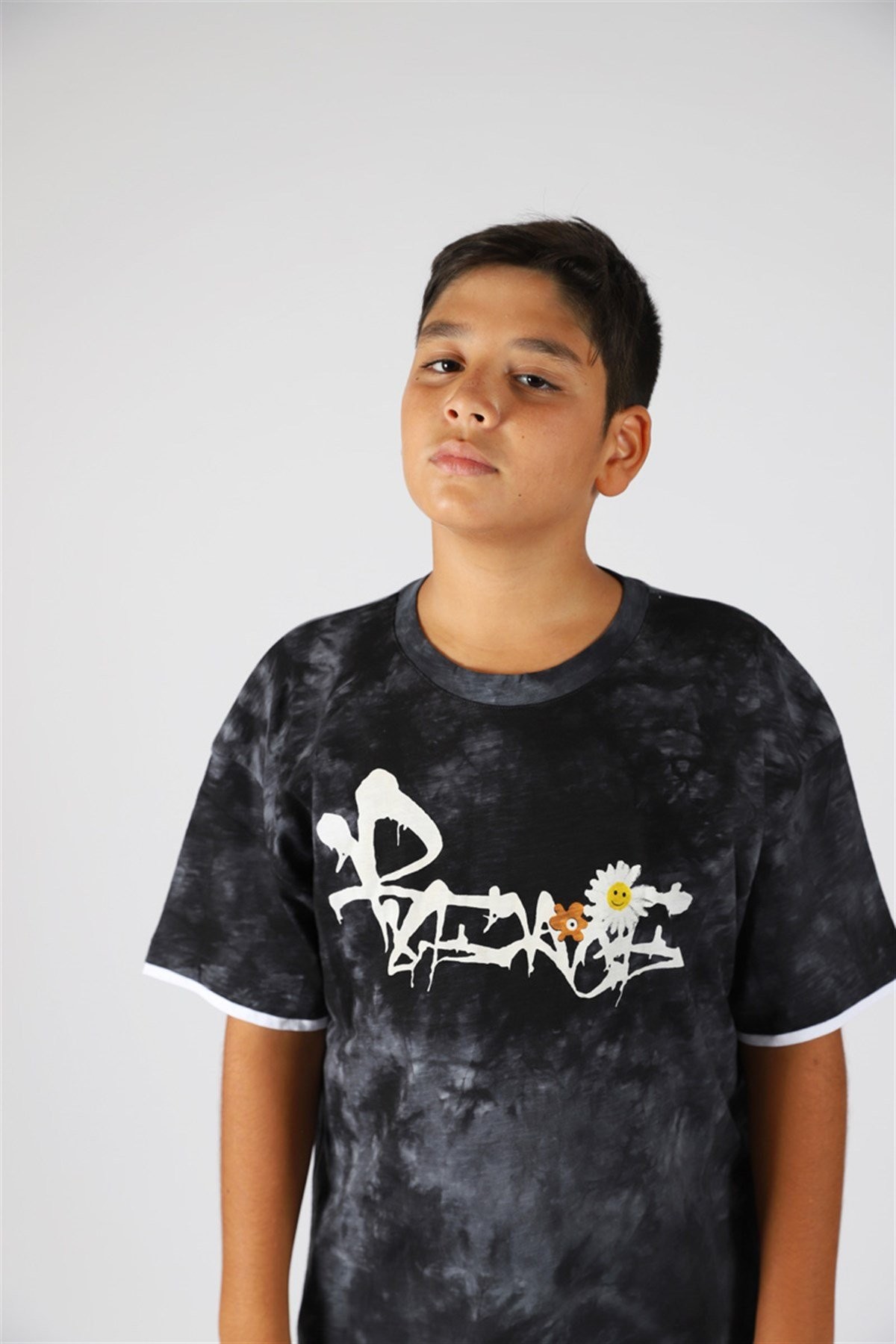 09-14 Yaş Erkek Çocuk Siyah Papatya T-Shirt