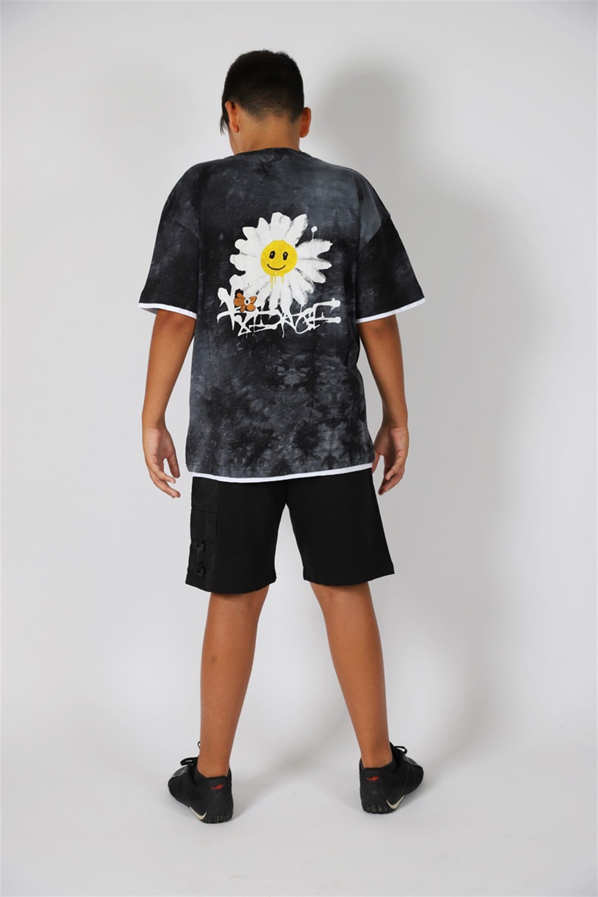 09-14 Yaş Erkek Çocuk Siyah Papatya T-Shirt