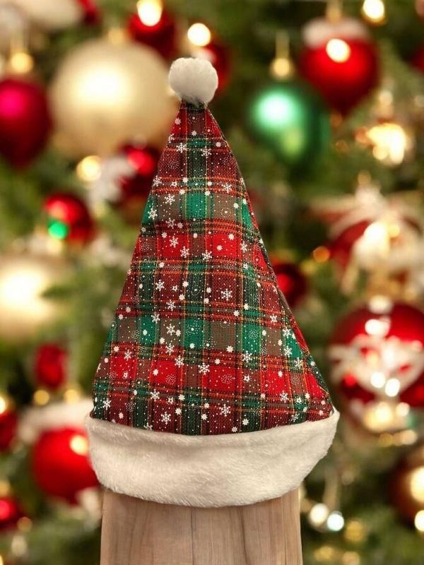 Kareli Desenli Yılbaşı Şapkası – Noel Partileri İçin Şık ve Eğlenceli Aksesuar