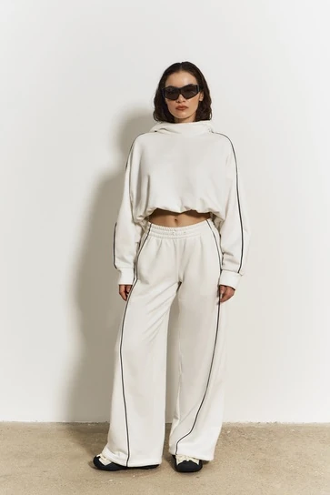 ISHA PANTOLON cover pic