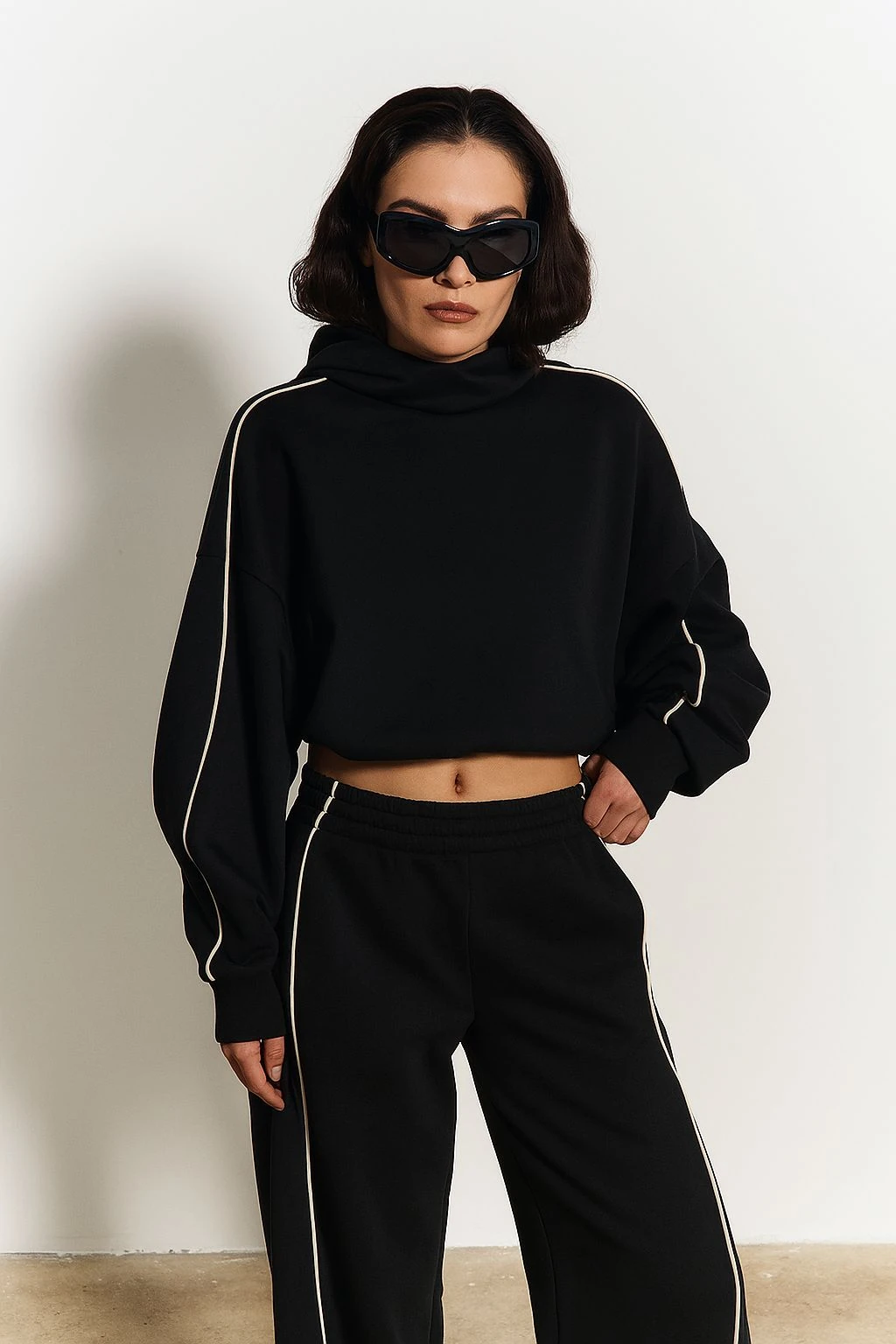 SİYAH FARRAH SWEATSHIRT cover pic