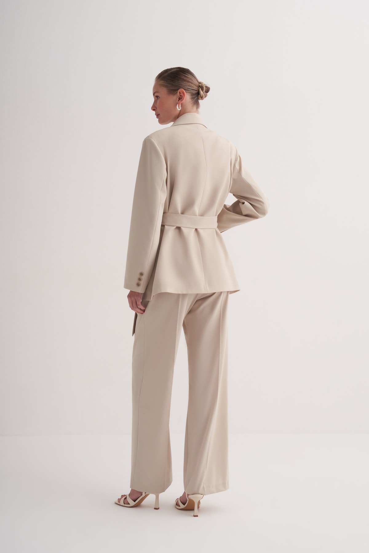 Oversize Kemerli Blazer Ceket + Çift Pileli Palazzo Pantolon Takım 