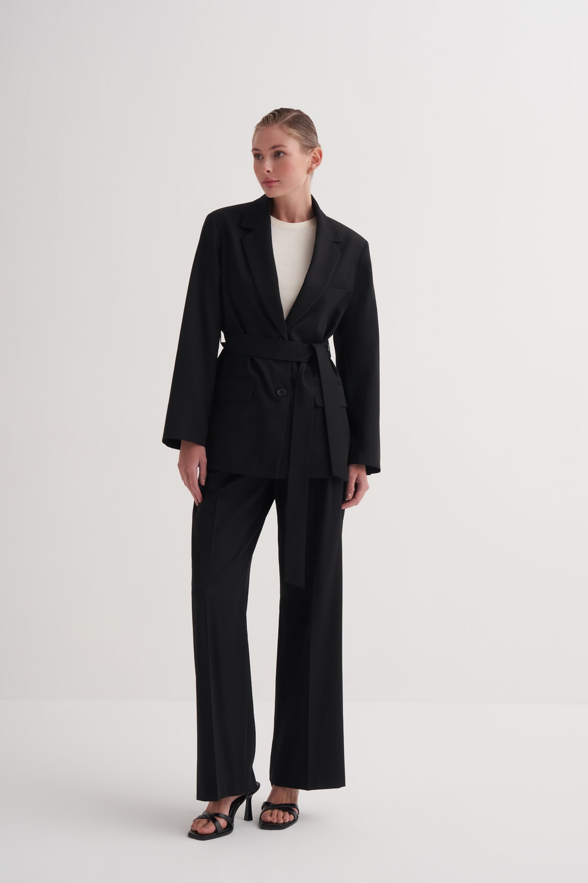 Oversize Kemerli Blazer Ceket + Çift Pileli Palazzo Pantolon Takım 