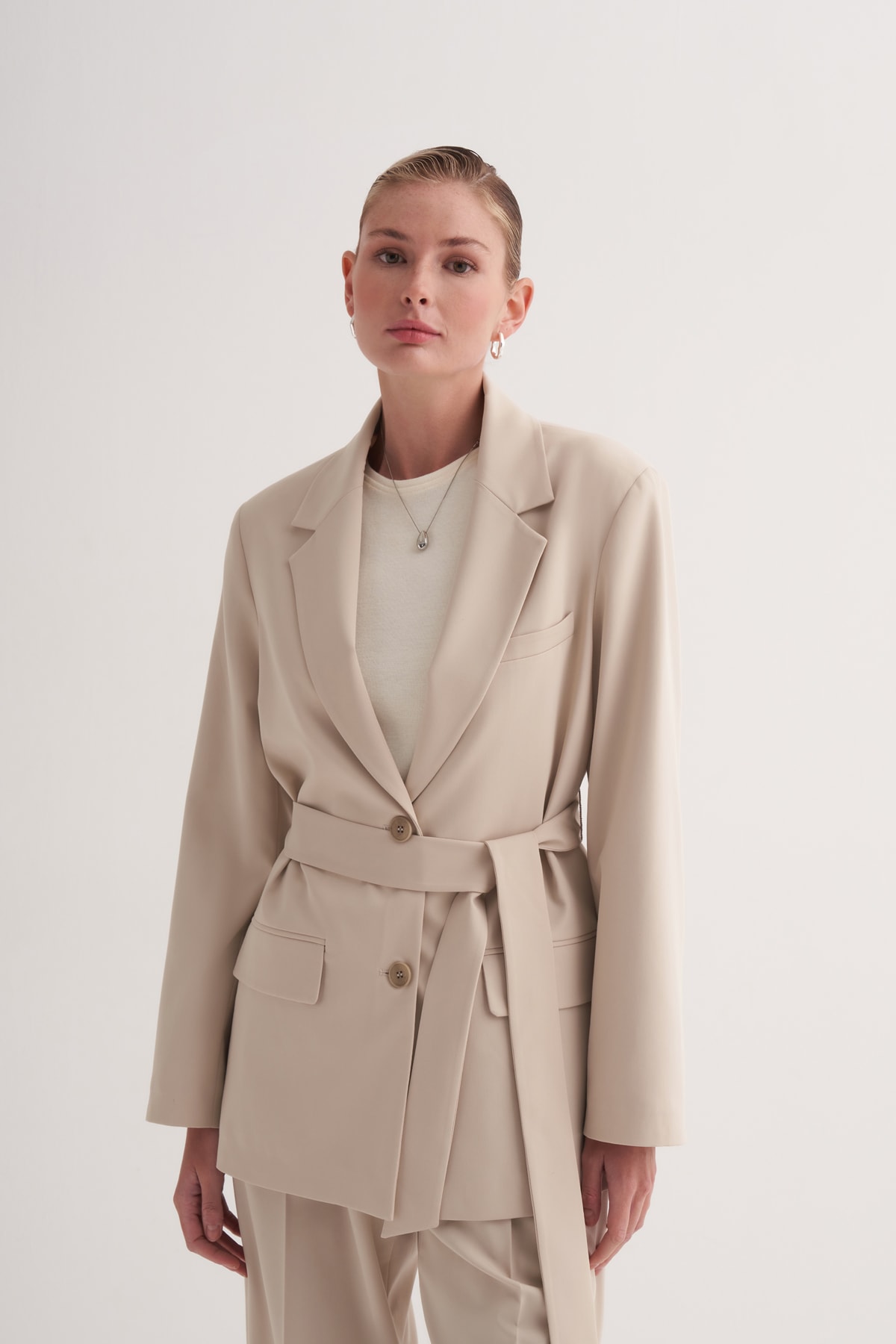 Oversize Kemerli Blazer Ceket + Çift Pileli Palazzo Pantolon Takım 