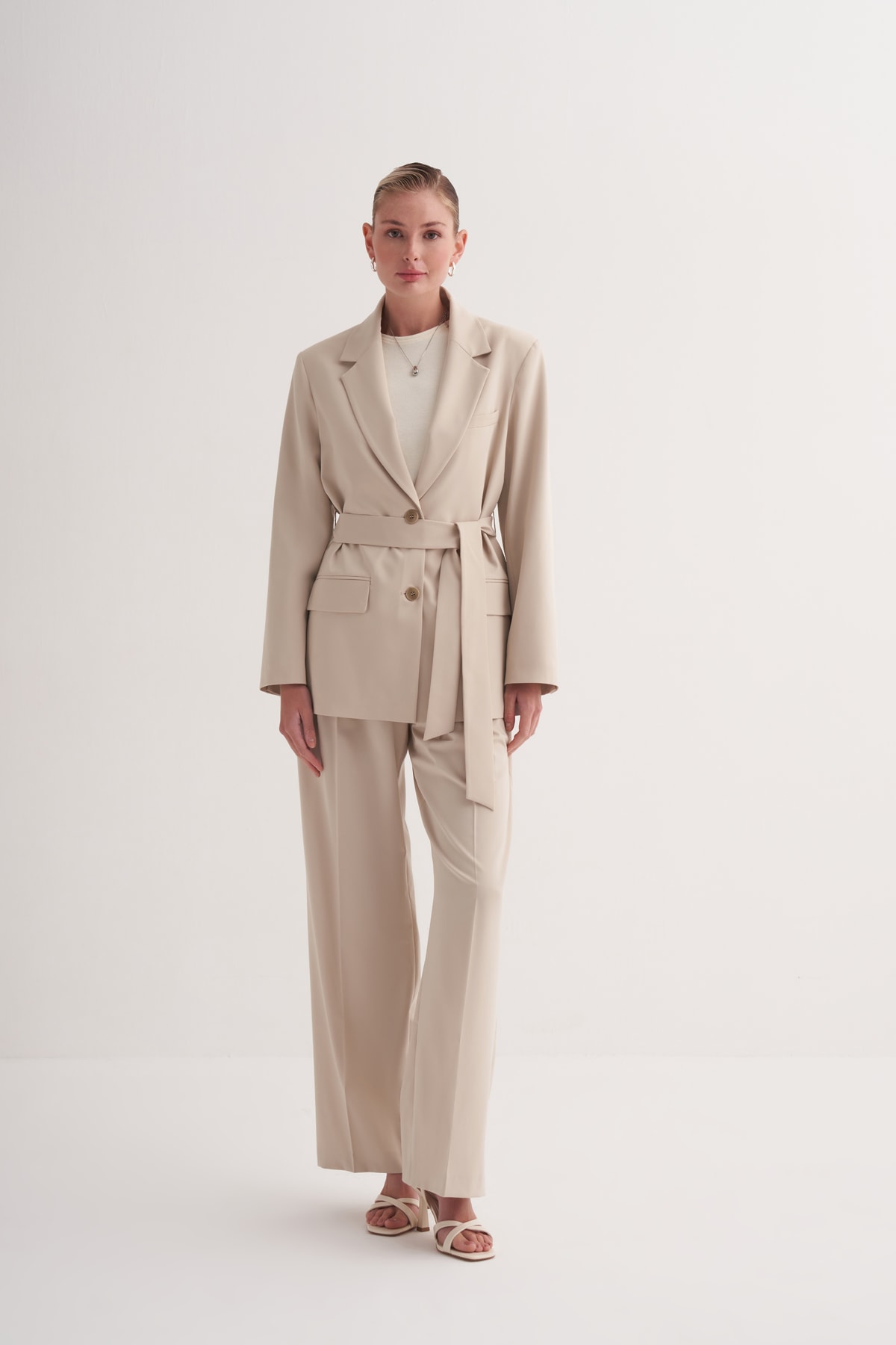 Oversize Kemerli Blazer Ceket + Çift Pileli Palazzo Pantolon Takım 
