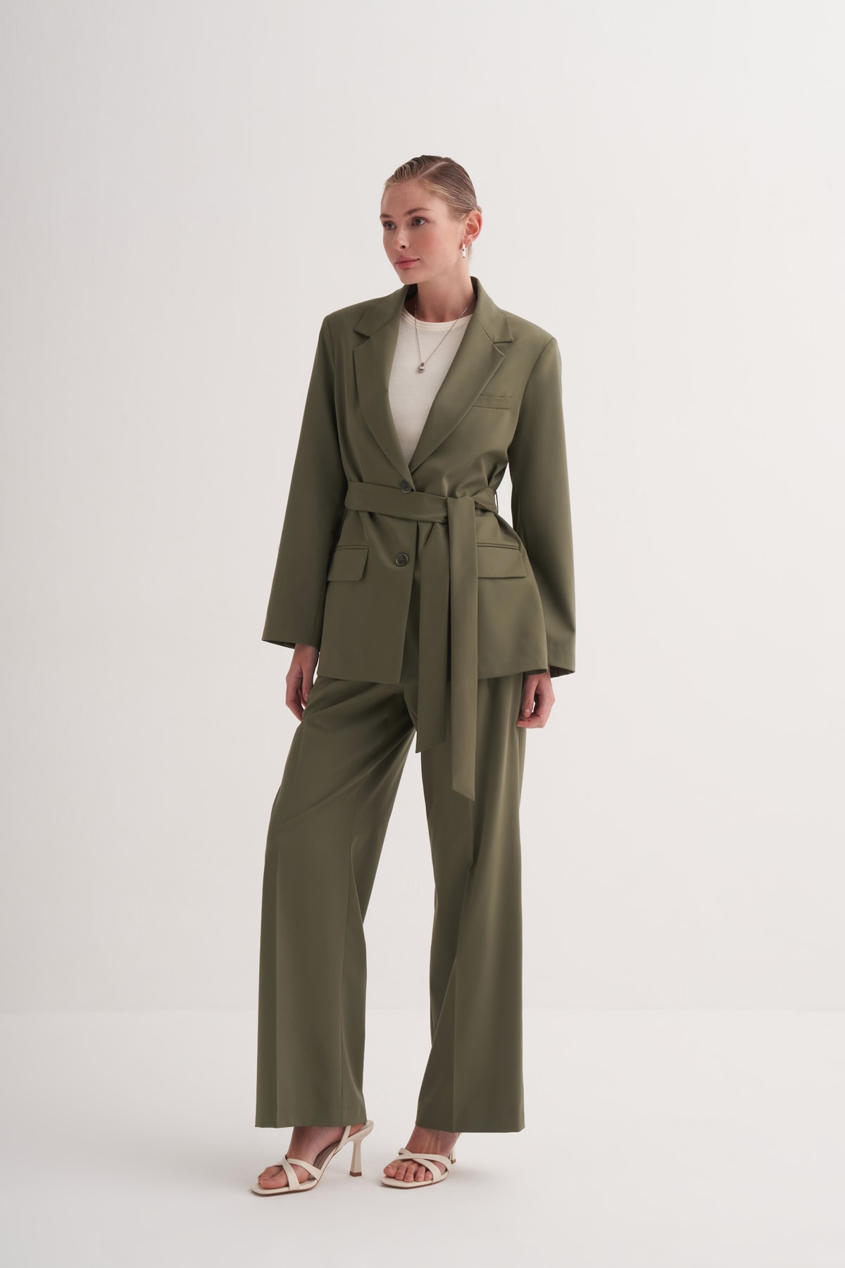 Oversize Kemerli Blazer Ceket + Çift Pileli Palazzo Pantolon Takım 