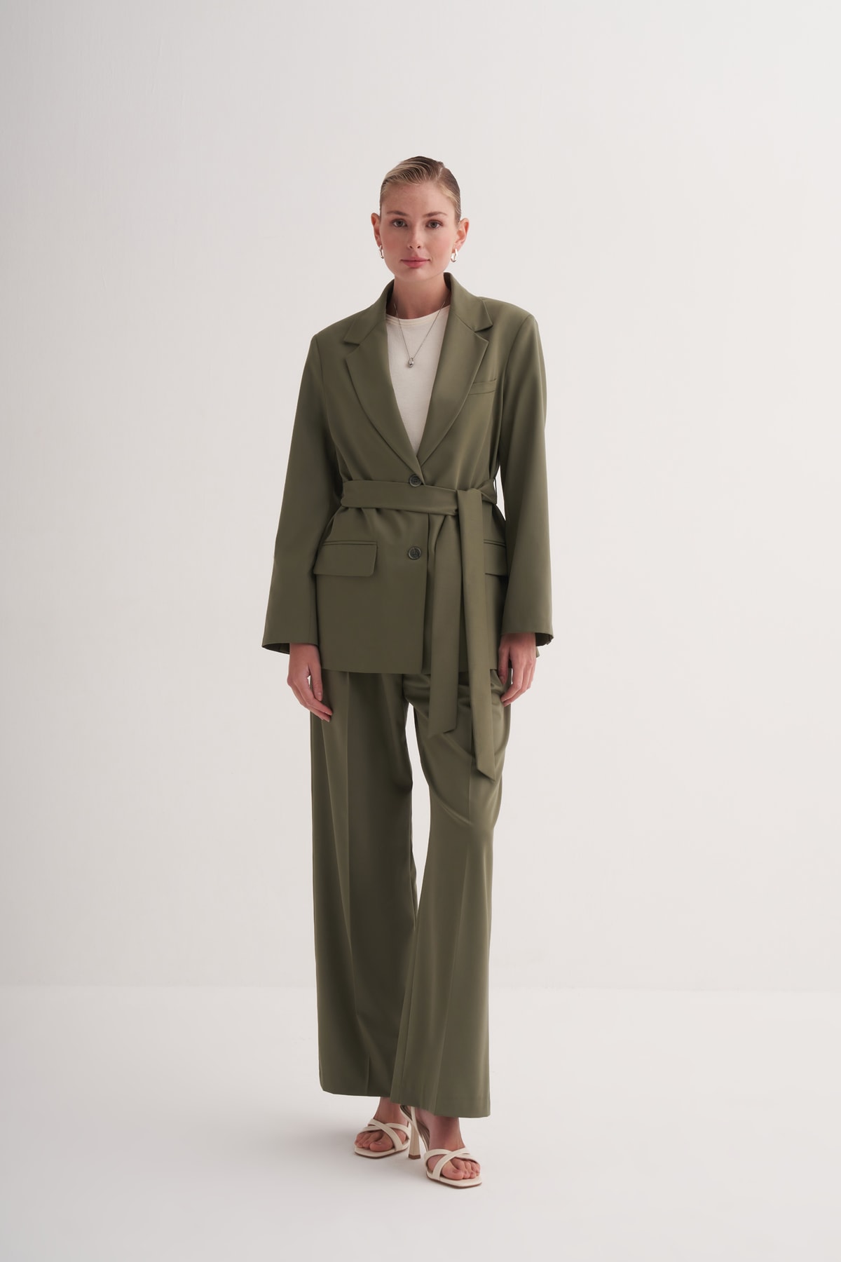 Oversize Kemerli Blazer Ceket + Çift Pileli Palazzo Pantolon Takım 