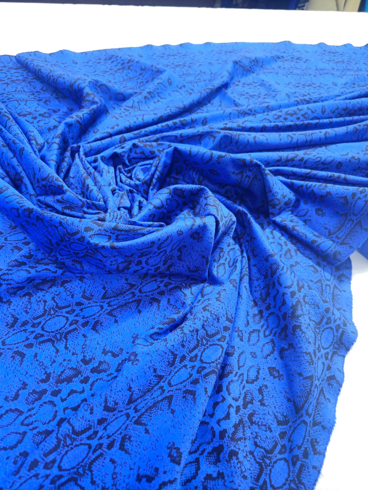 MAVİ SİYAH YILAN DESENLİ ÇELİKLİ