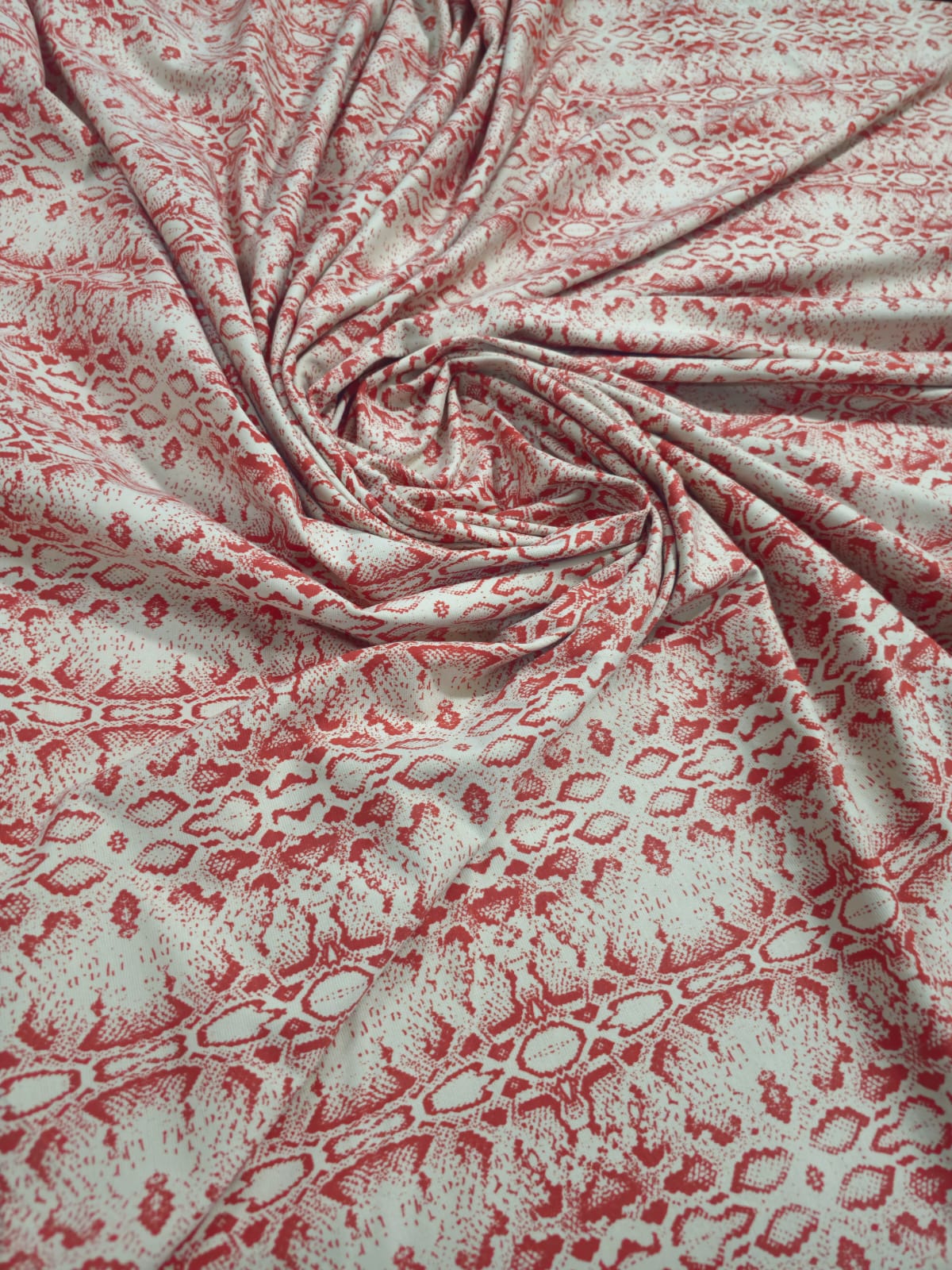 KIRMIZI BEYAZ YILAN DESENLİ  ÇELİKLİ