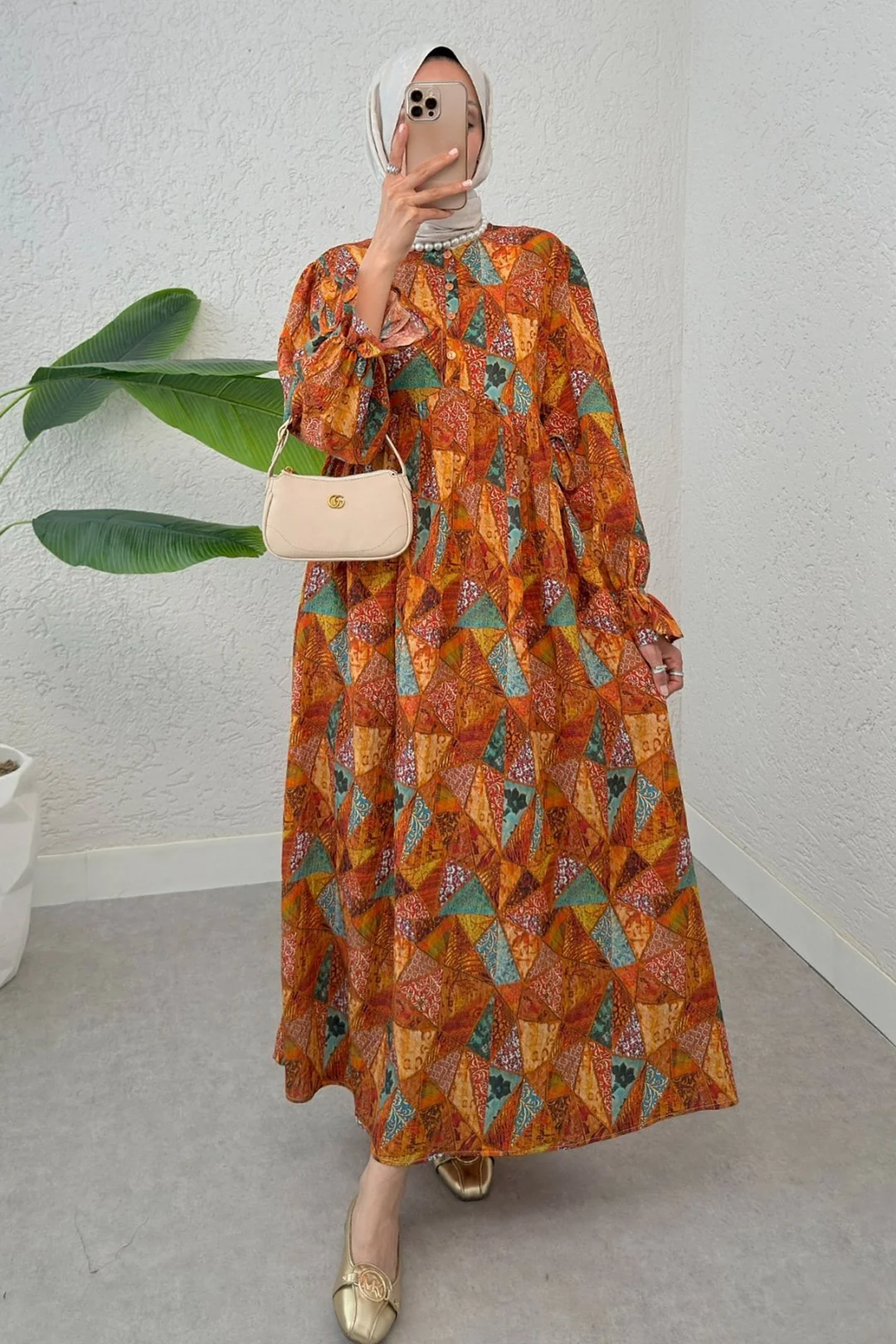 Yandan Bağcık Detaylı Kolları Lastikli Uzun Elbise