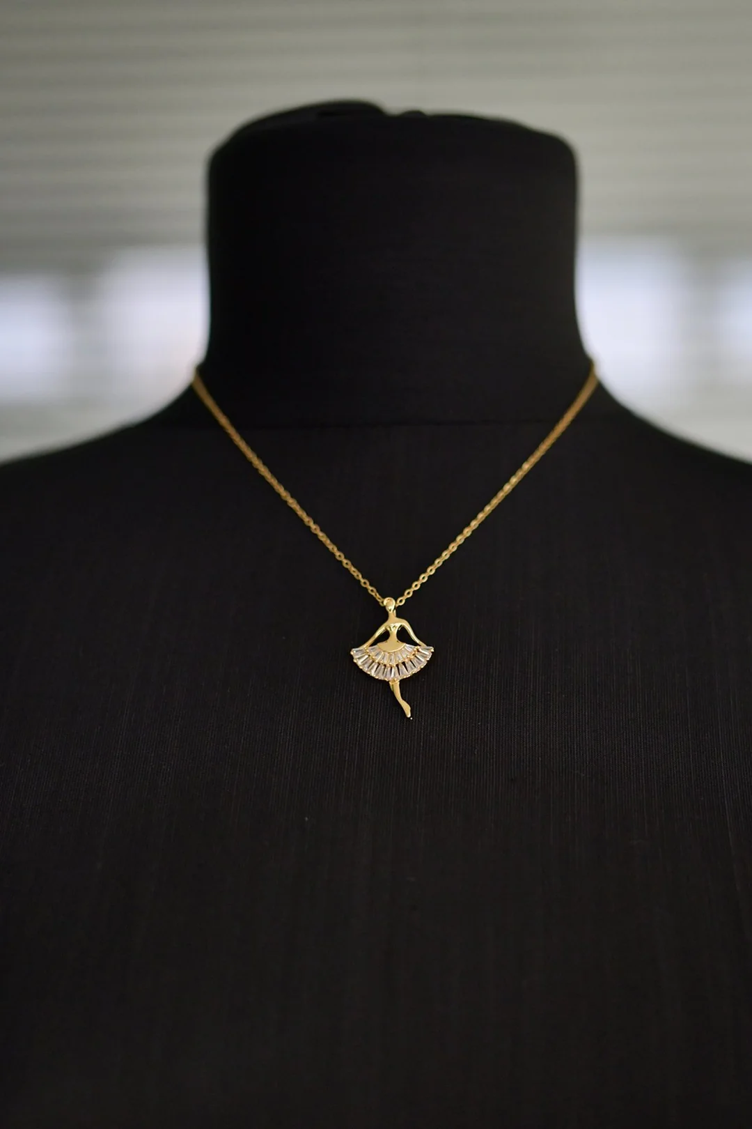 Balerin Çelik Kolye