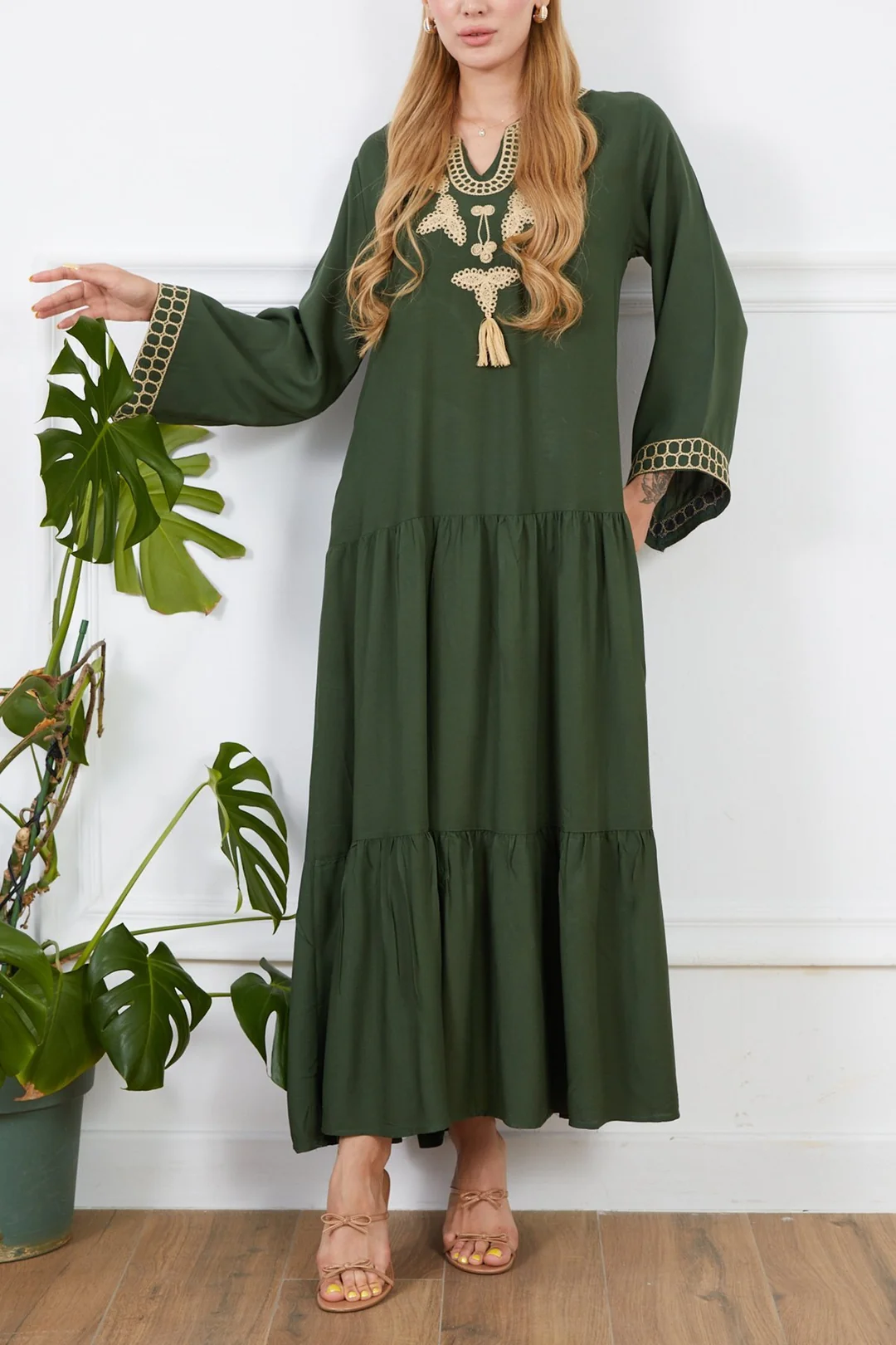 Geniş Kalıp Nakışlı Viskon Elbise