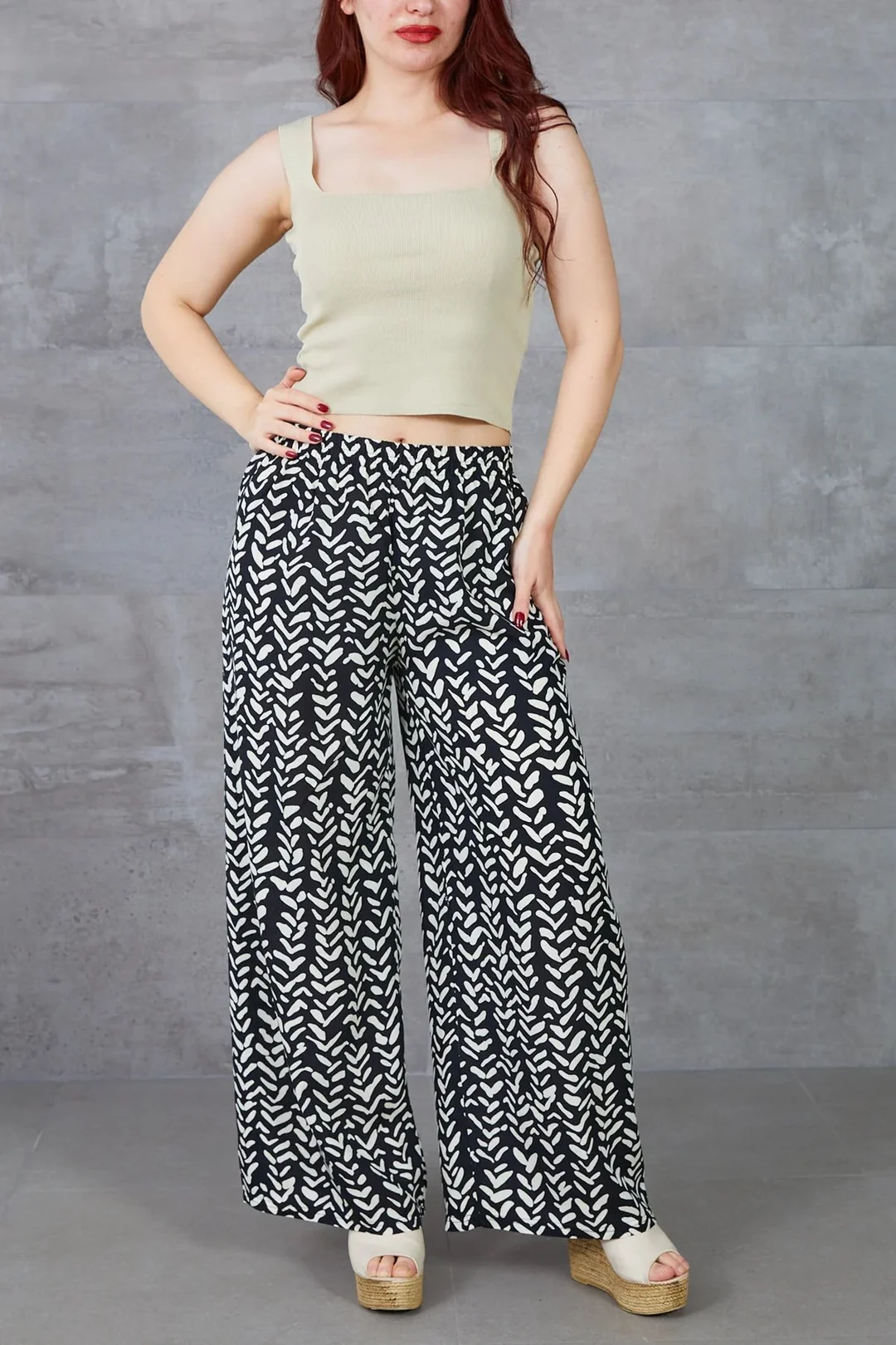 Desenli Rahat Kalıp Beli Lastikli Bol Paça Salaş Pantolon