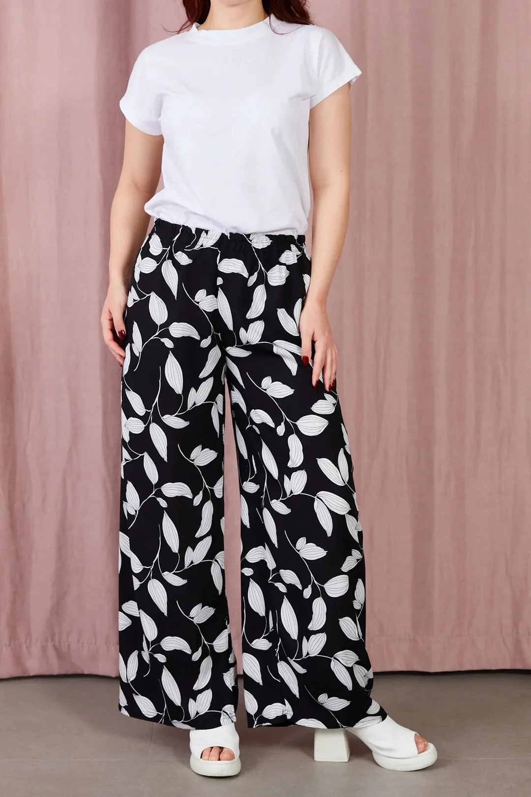 Yaprak Desenli Rahat Kalıp Beli Lastikli Bol Paça Pantolon