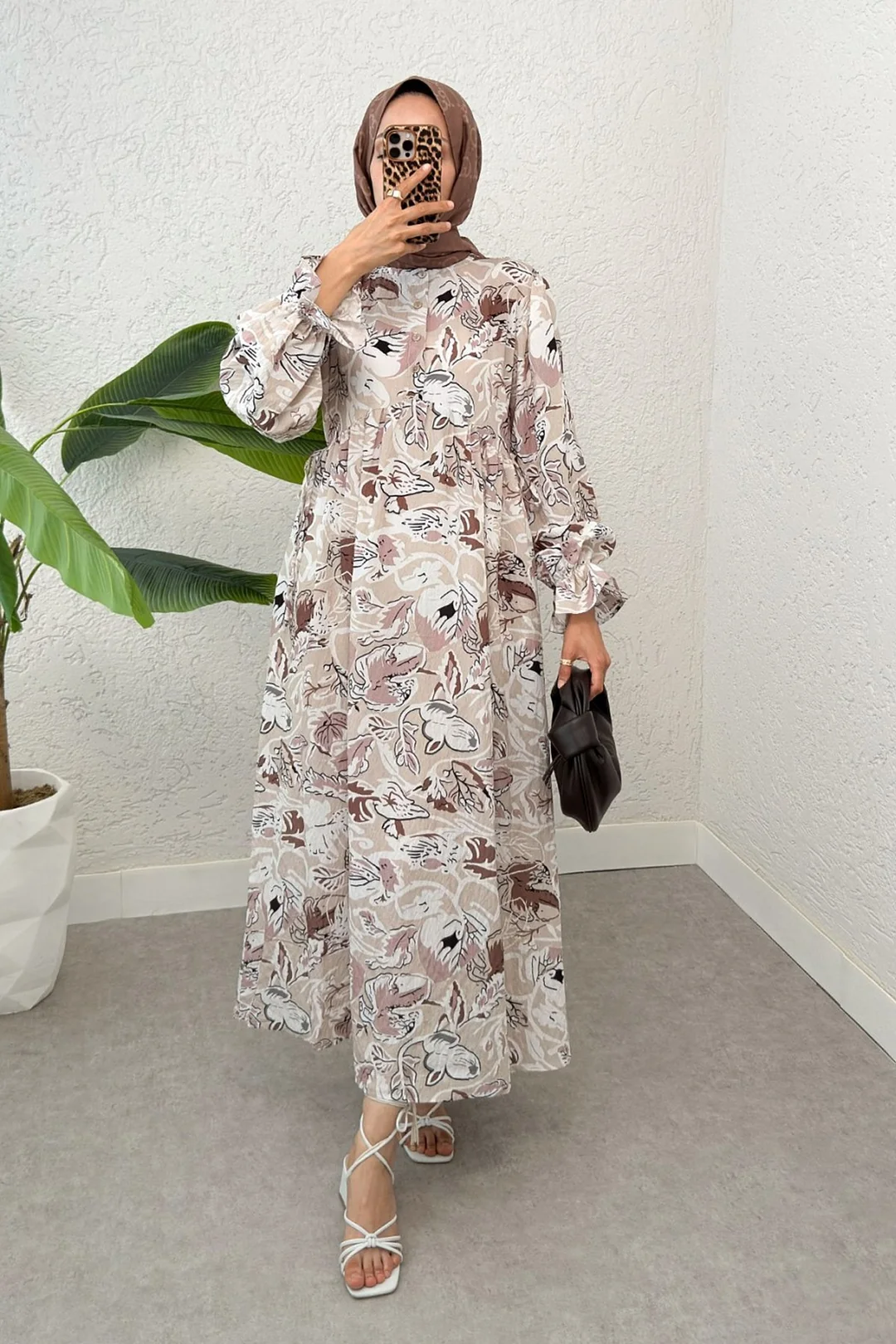 Yandan Bağcık Detaylı Kolları Lastikli Uzun Elbise