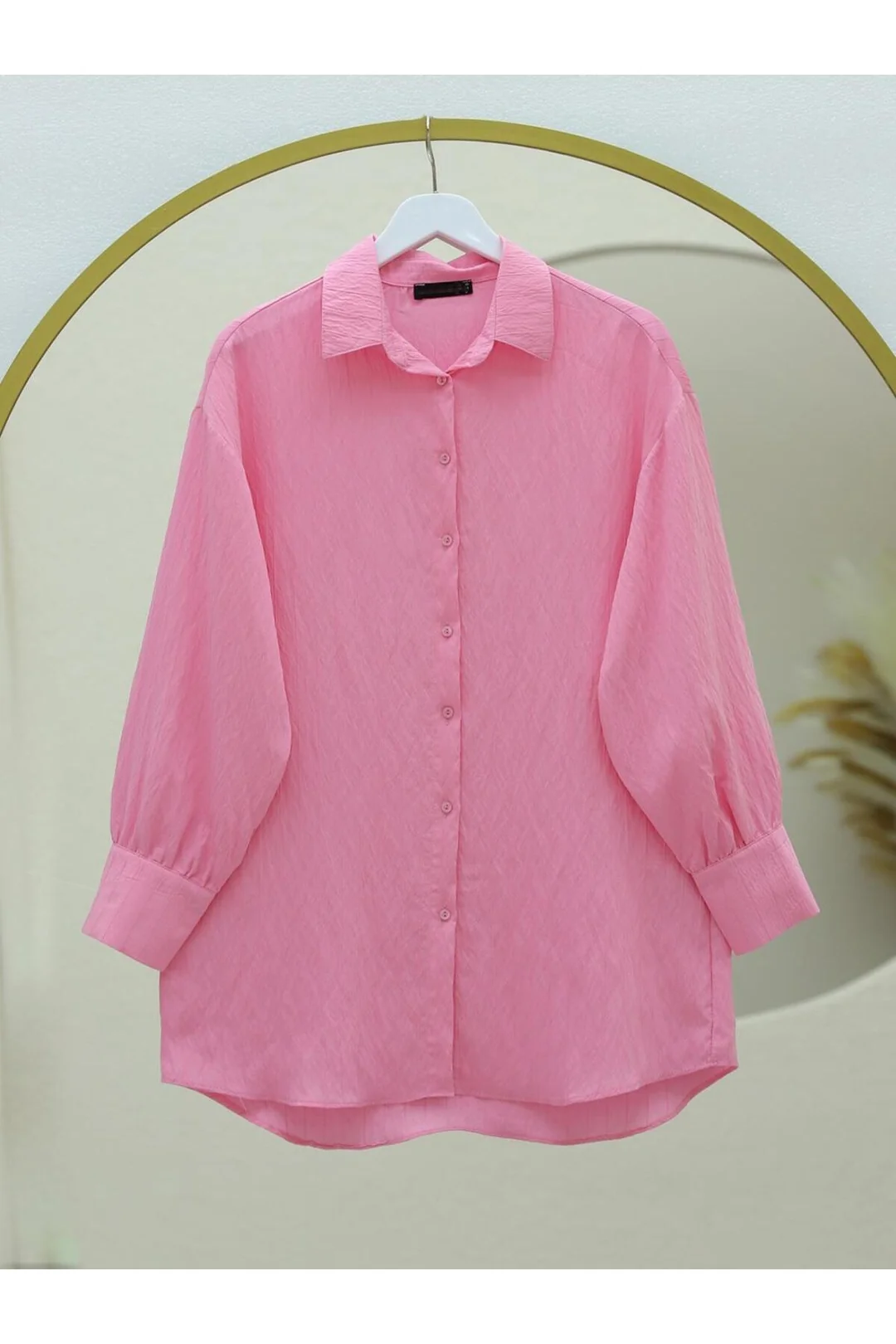 Klasik Yaka Boydan Düğmeli Oval Kesim Gömlek