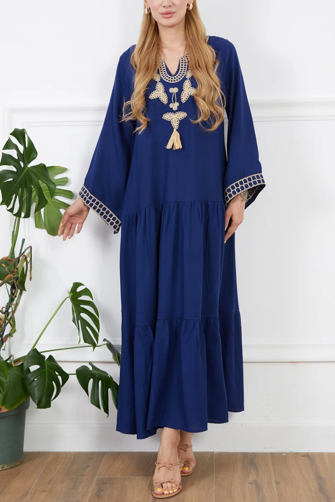 Geniş Kalıp Nakışlı Viskon Elbise