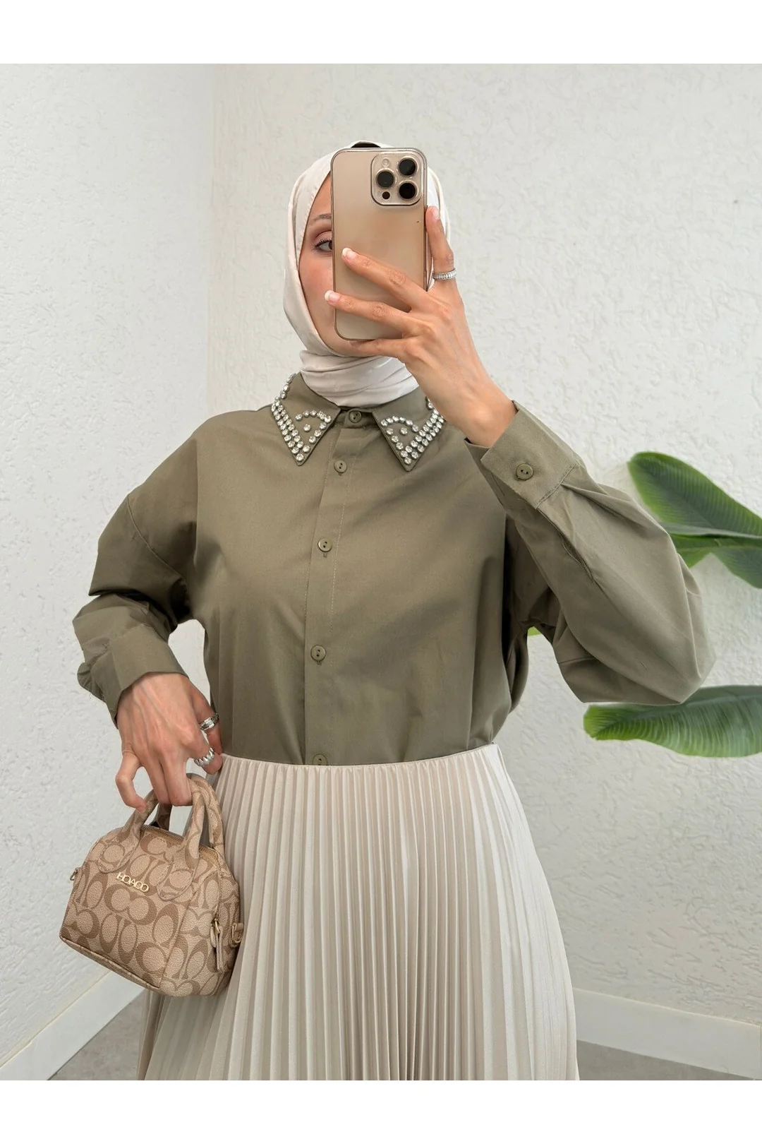 Yakası Taş Detaylı Düğmeli Salaş Gömlek