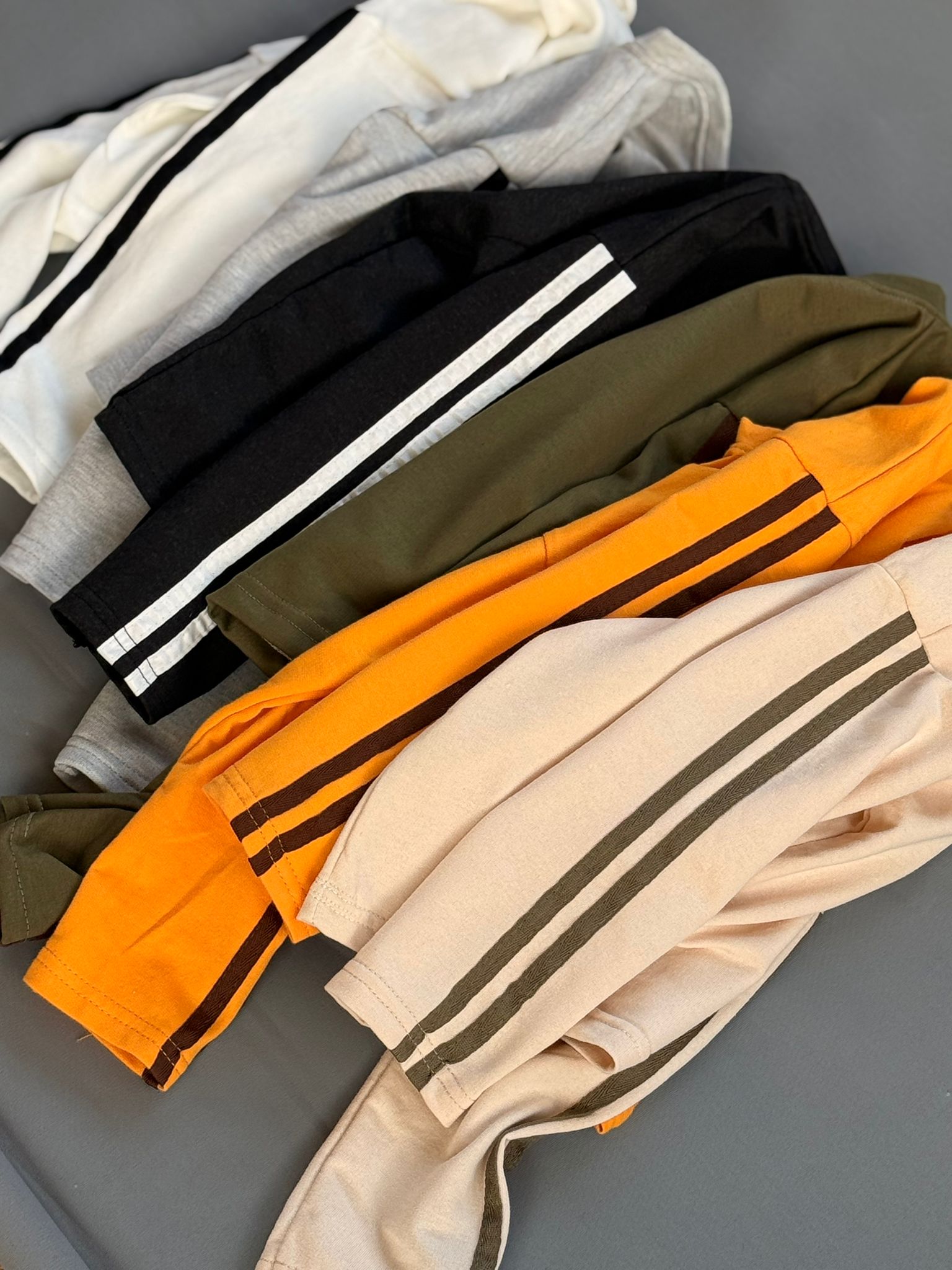 Kol Şeritli Basic Sweatshirtler