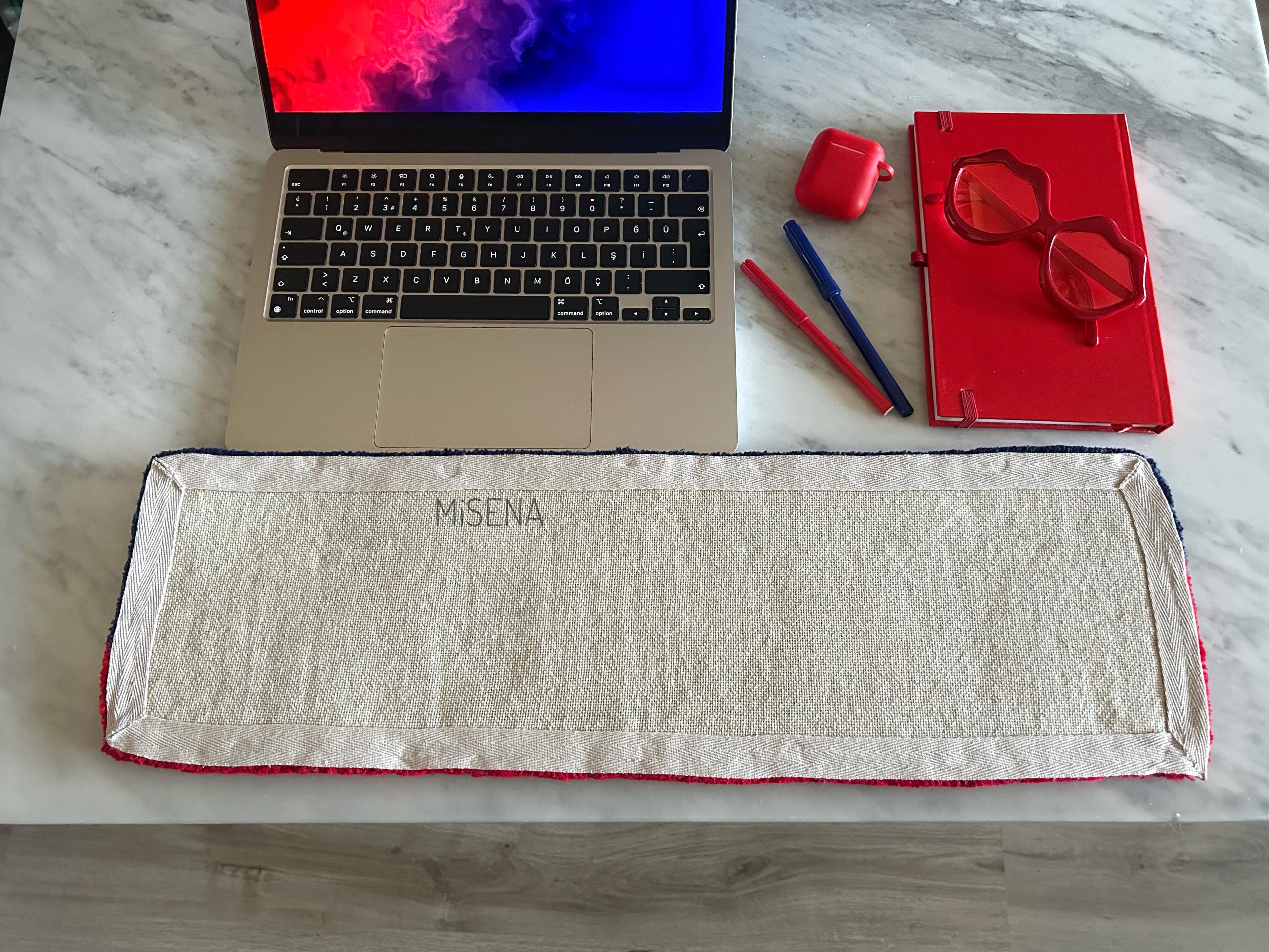 İki Renkli El Dokuması Halı / Keyboard Wrist Rest Rug