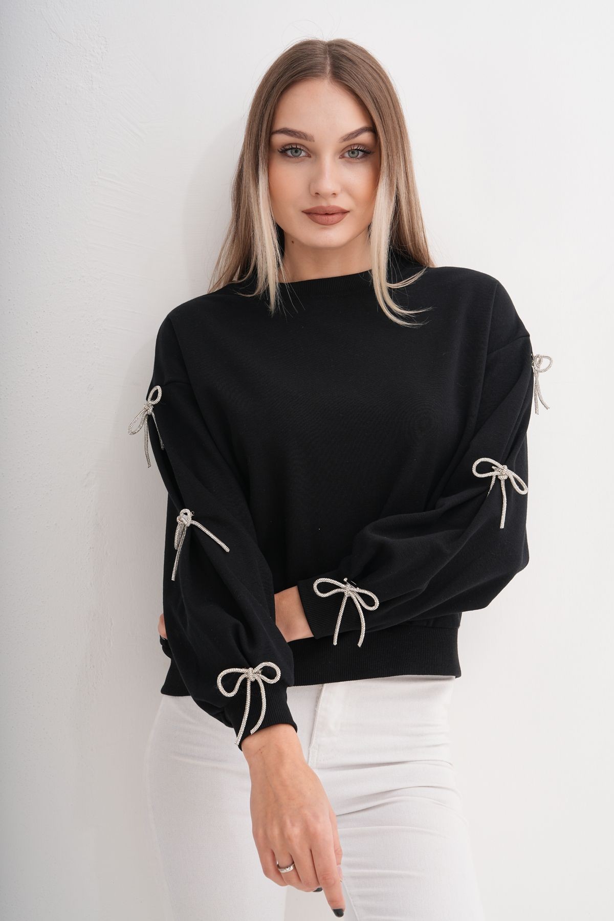 Kurdele Taşlı Basıc Siyah Sweat