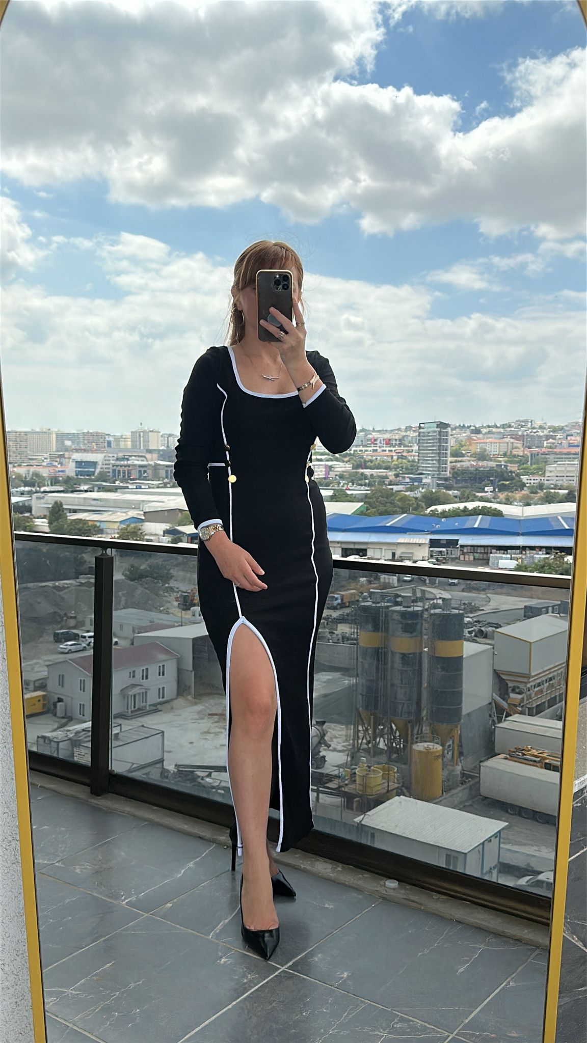 Kontrast Dikişli Derin Yırtmaçlı Uzun Siyah Elbise 