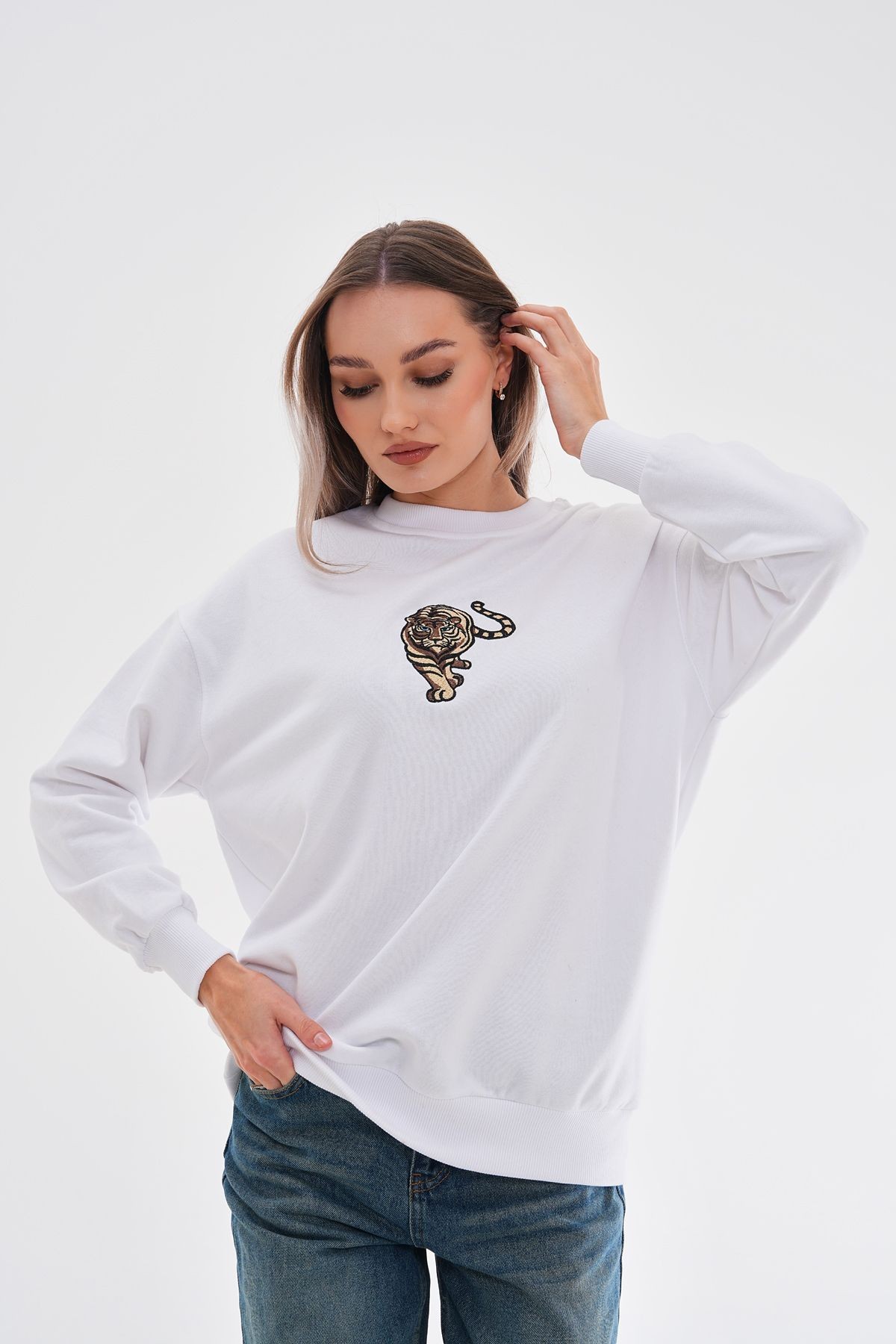 Ekru Aslan Nakışlı Şardonlu Örme Sweatshırt