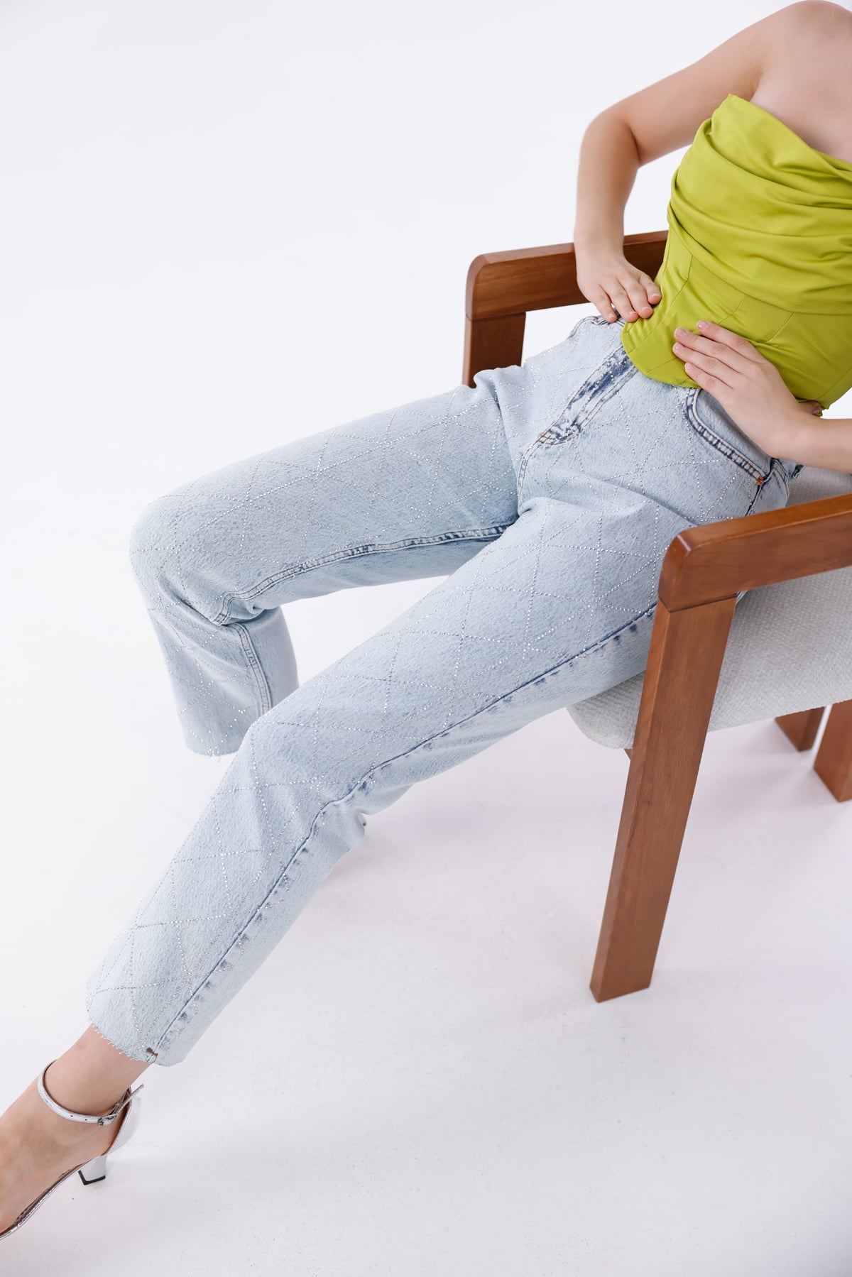 Baklava Desen Taş İşlemeli Yüksek Bel Mom Fit Jean Pantolon - Açık Mavi