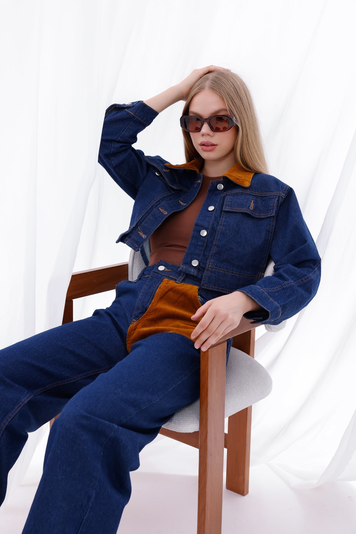 Lacivert Kadife Detaylı Crop Ceket ve Bol Paça Jean Takım
