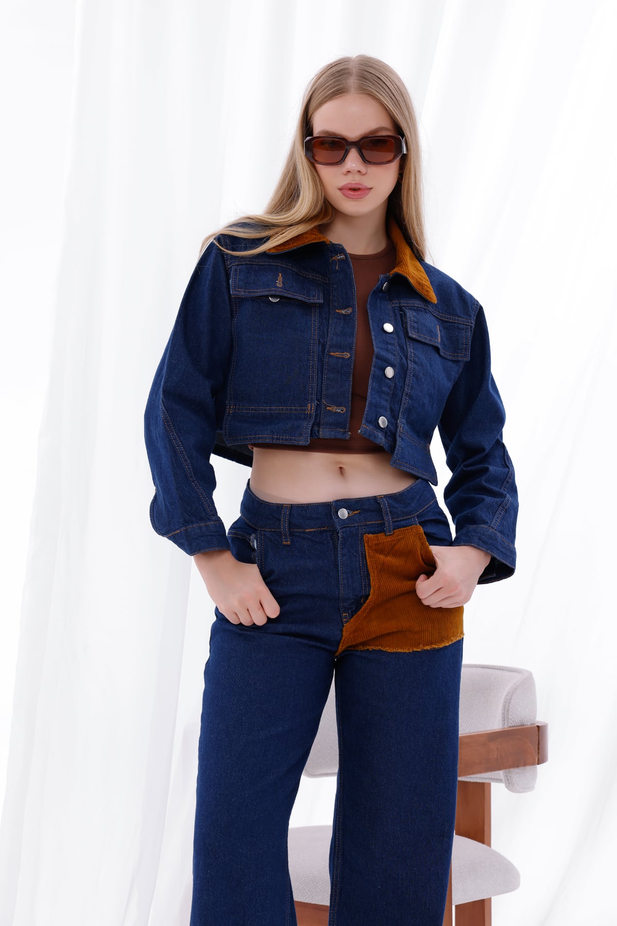 Lacivert Kadife Detaylı Crop Ceket ve Bol Paça Jean Takım