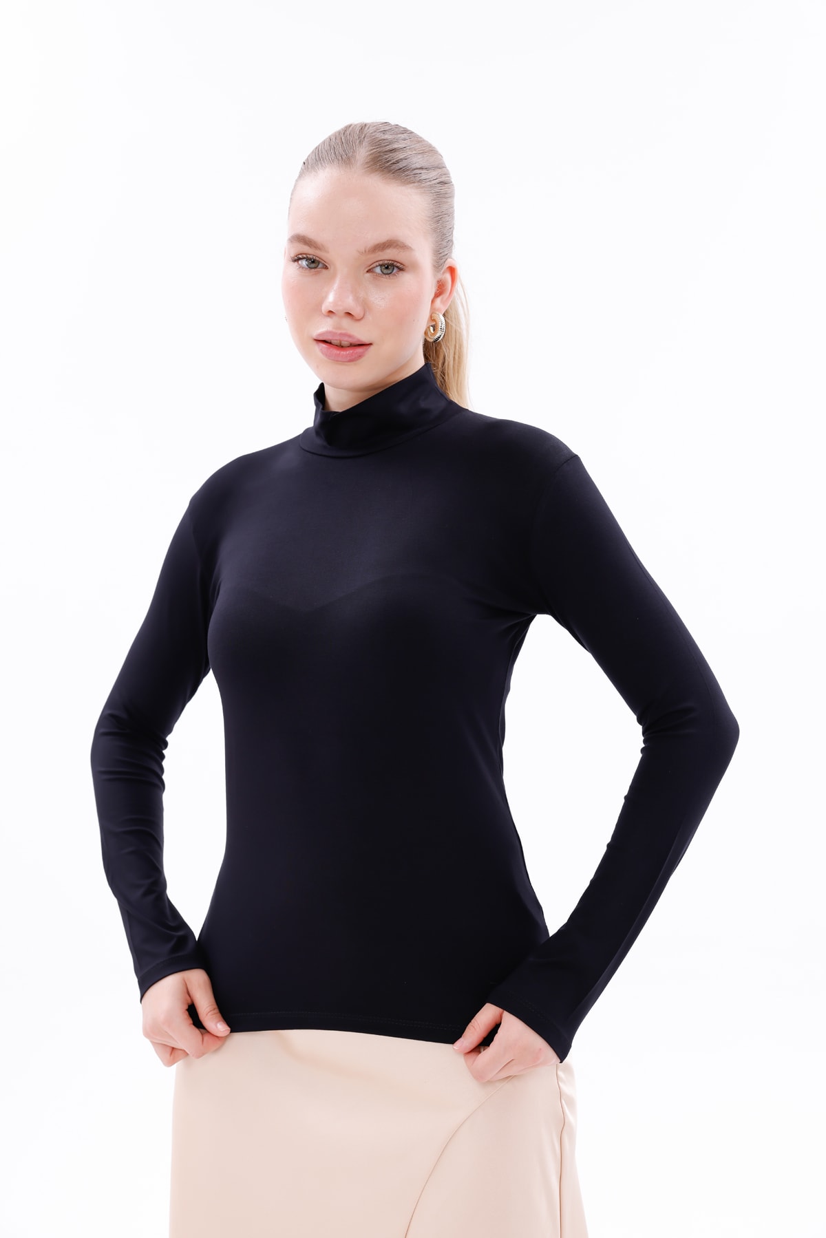 Boğazlı Parmak Geçmeli Body