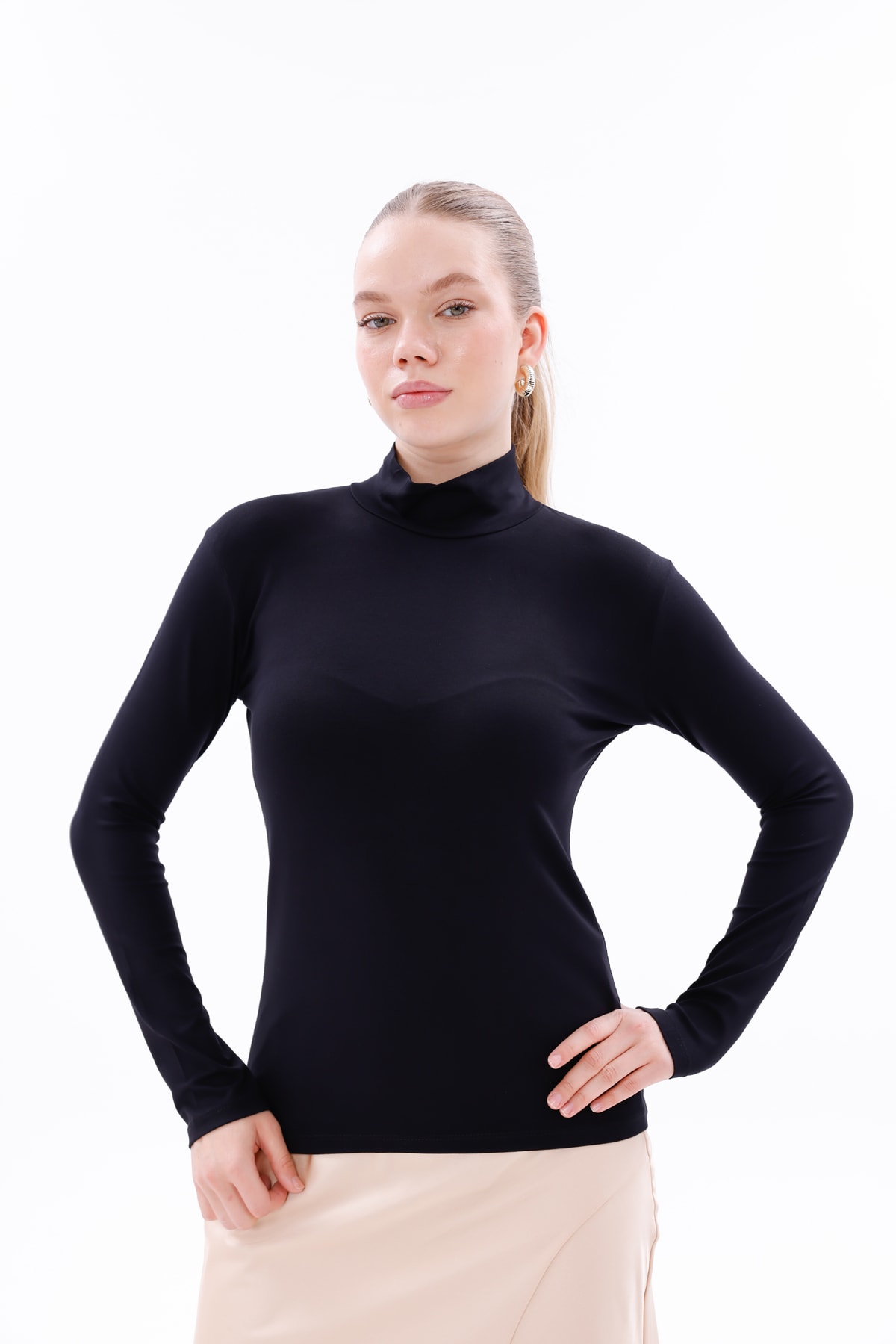 Boğazlı Parmak Geçmeli Body