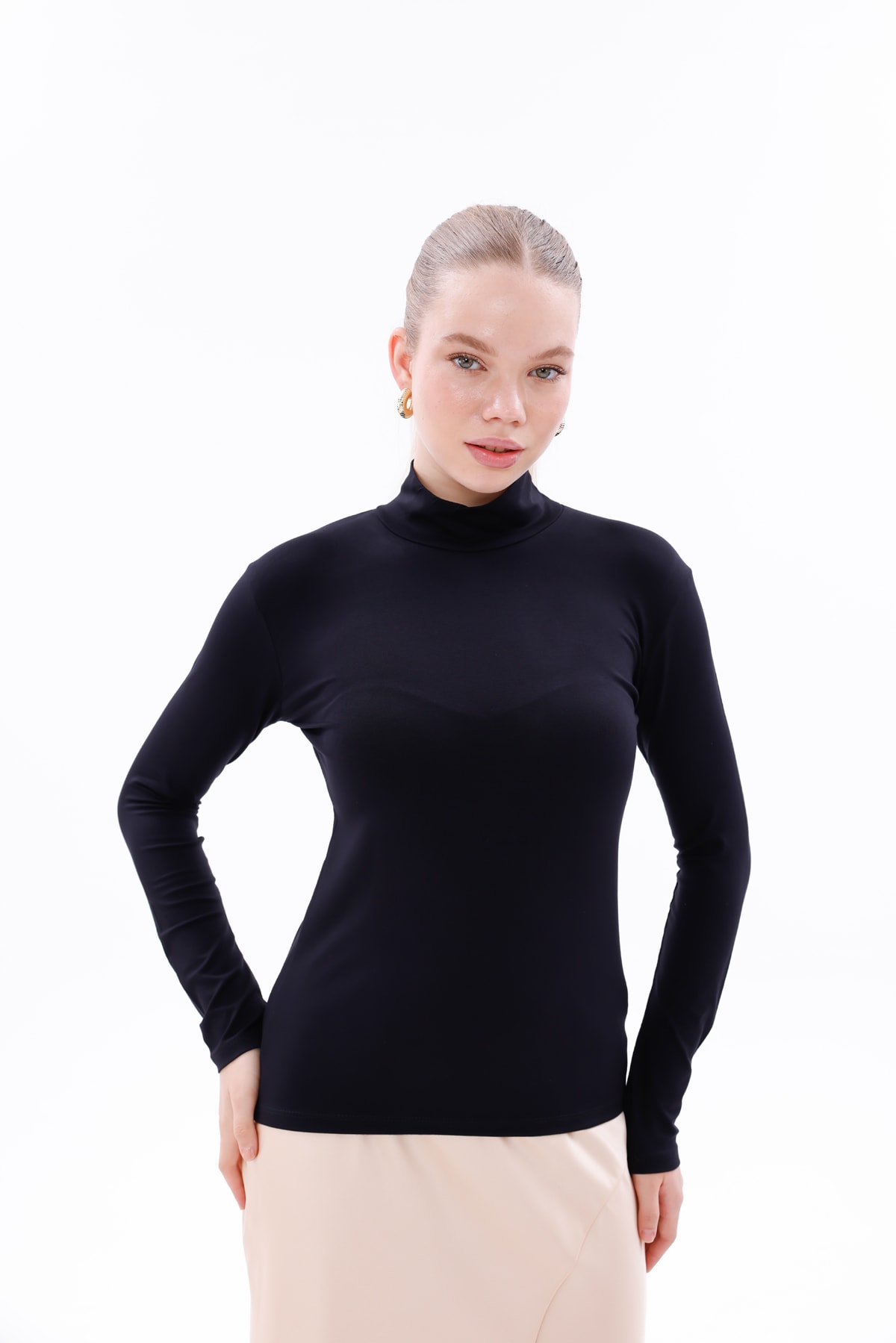 Boğazlı Parmak Geçmeli Body