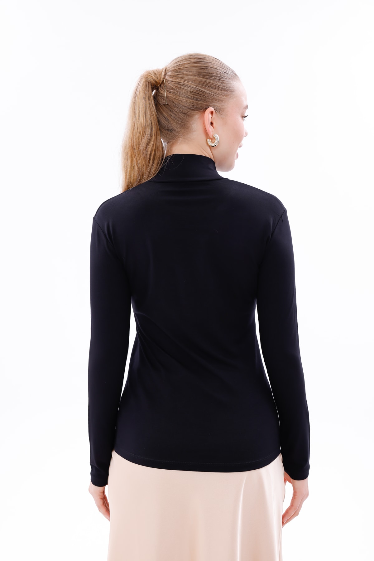 Boğazlı Parmak Geçmeli Body