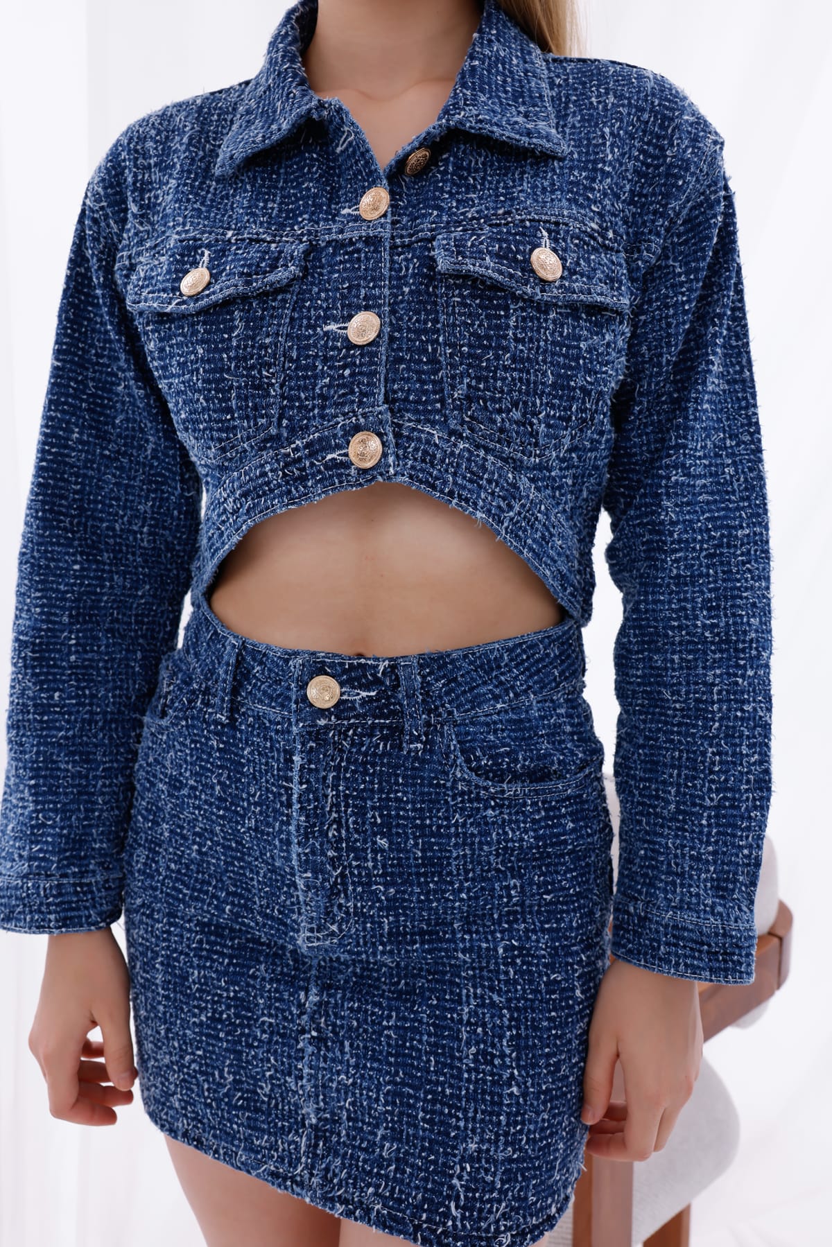 Dokulu Düğmeli Crop Ceket ve Mini Etek Denim Takım