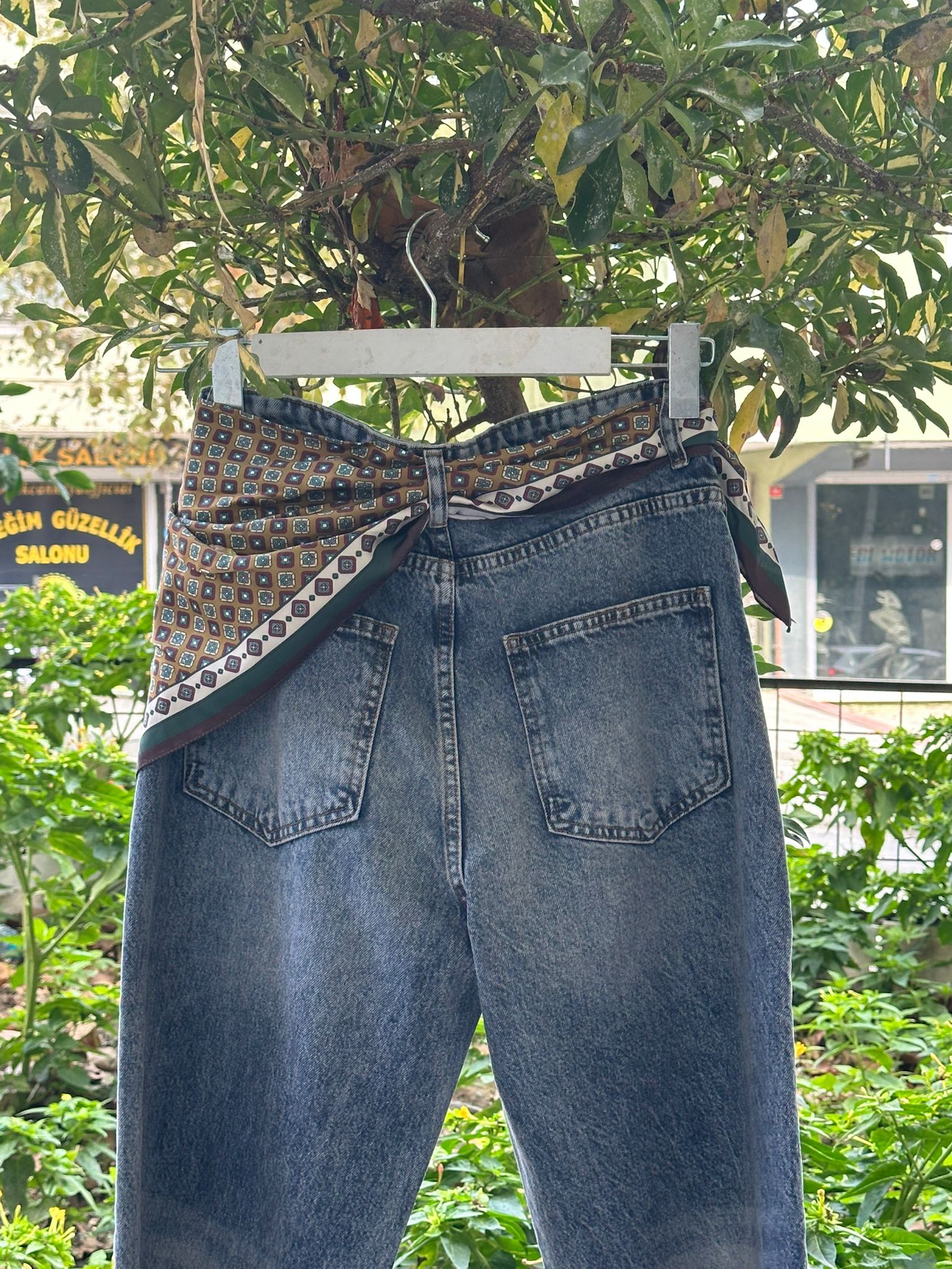 Vintage Görünümlü Düz Paça Yüksek Bel Jean – Şal Detaylı