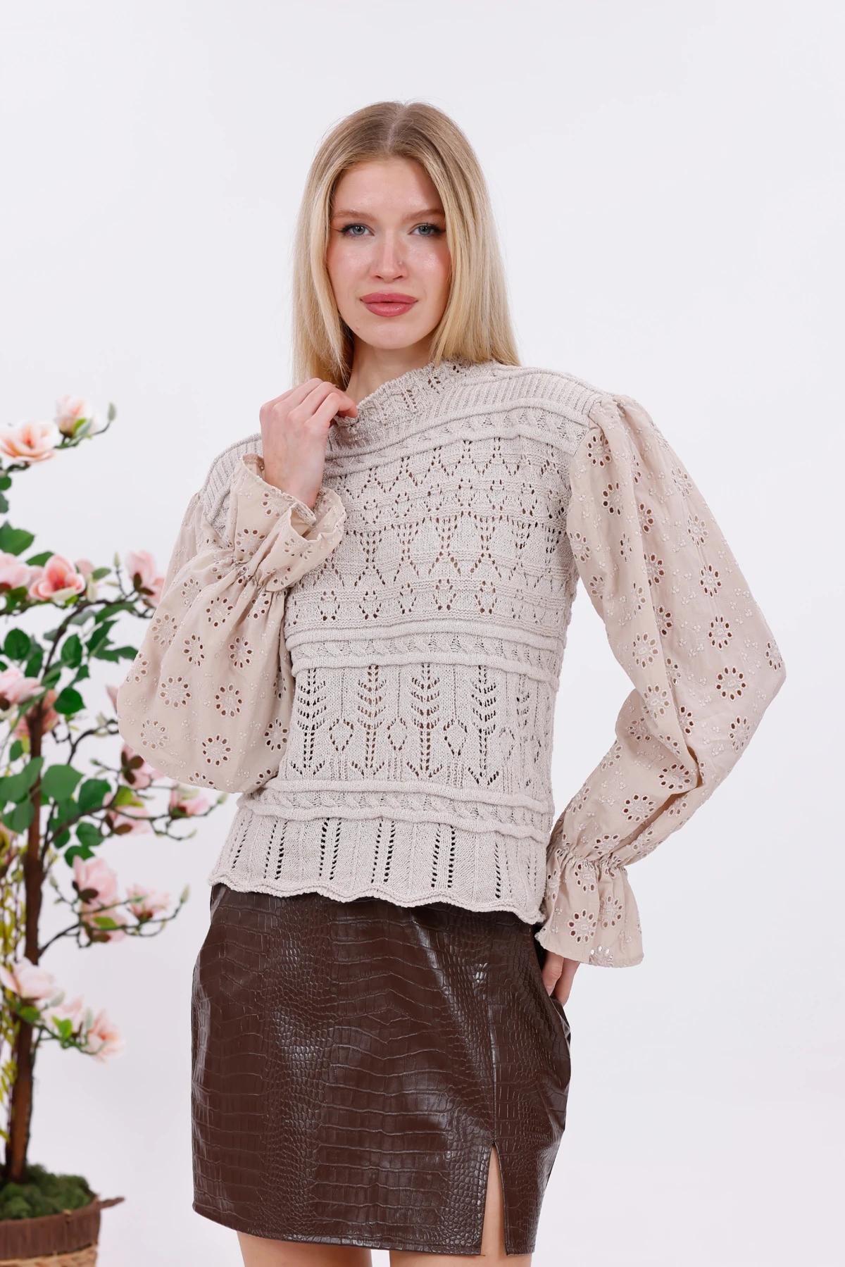 Fisto Detaylı Dantel Bluz