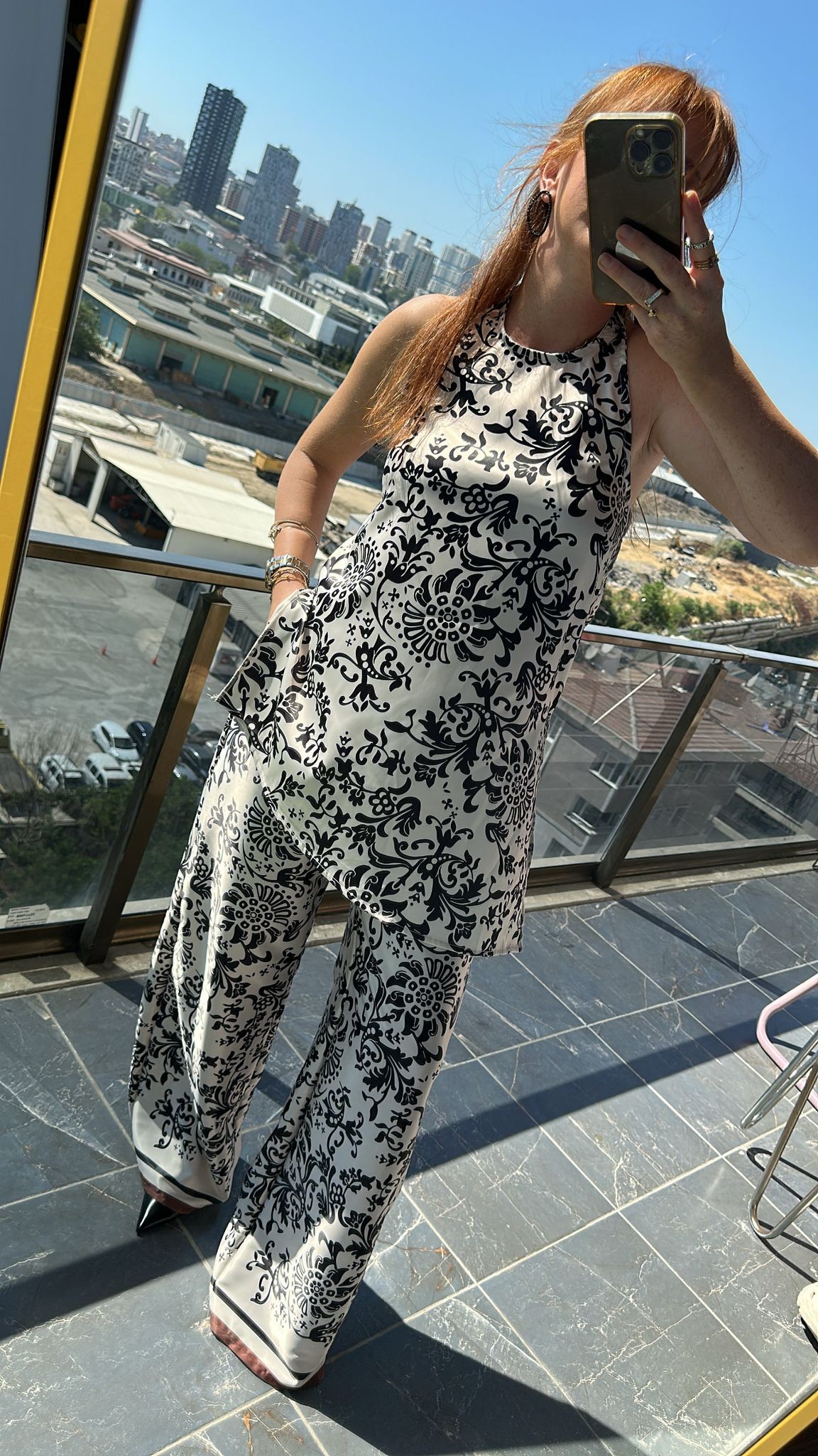 Siyah Beyaz Desenli Takım – Salaş Pantolon & Halter Yaka Bluz
