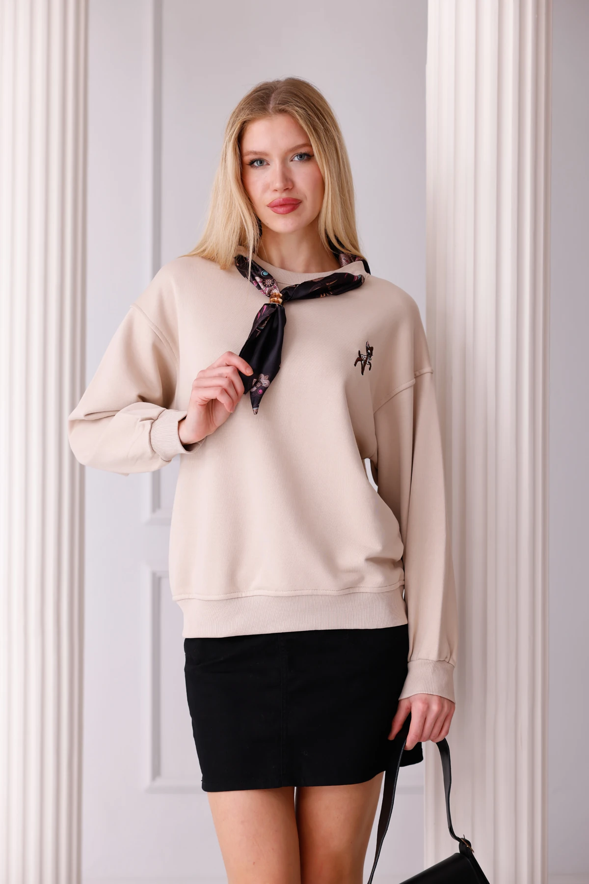 Fular Detaylı Nakışlı Oversize Sweatshirt