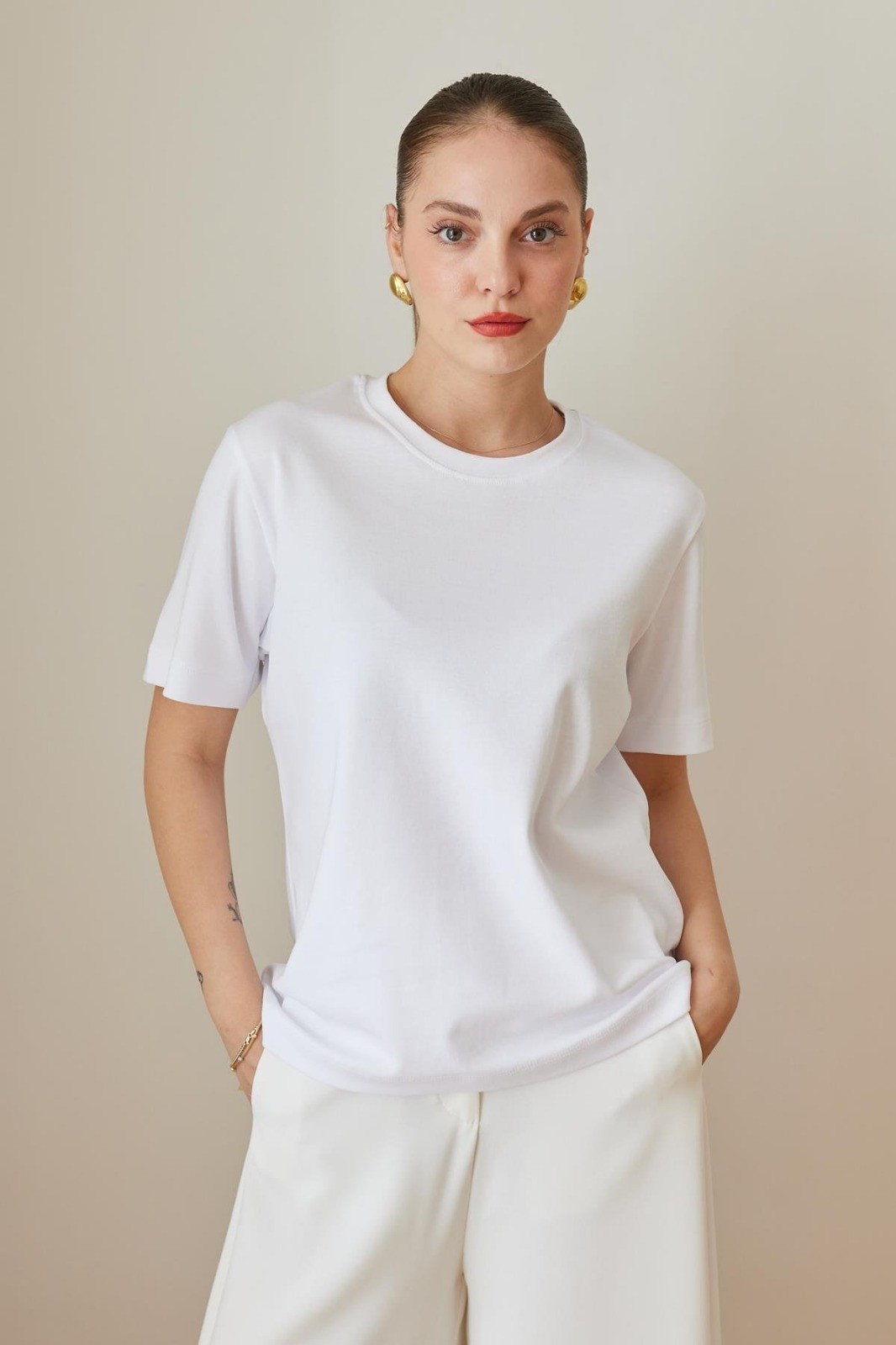 Basic Kadın T-Shirt 95% Pamuk %5 Likra Kısa Kol Bisiklet Yaka Düz Renk - Beyaz