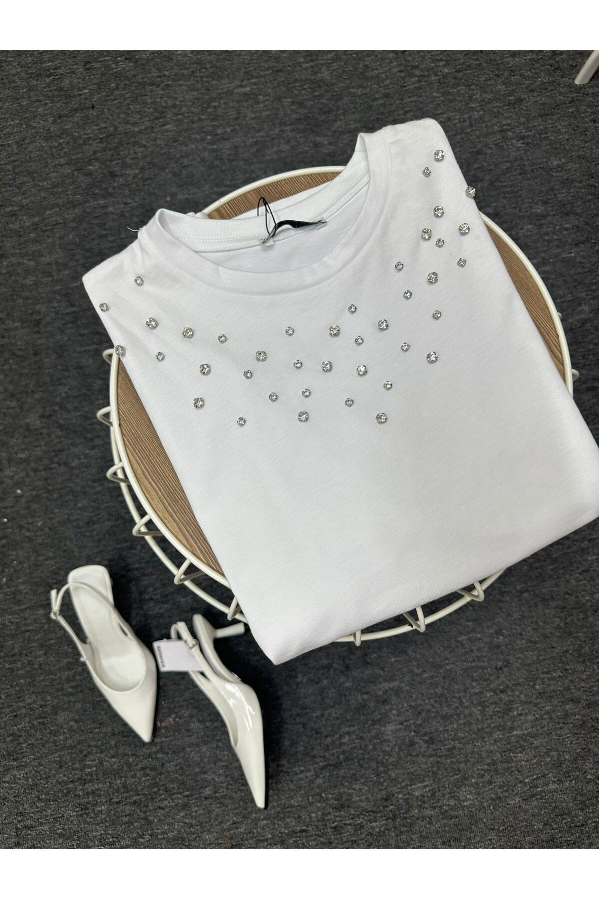 %100 İnceltilmiş Pamuklu Taş Detaylı T-Shirt