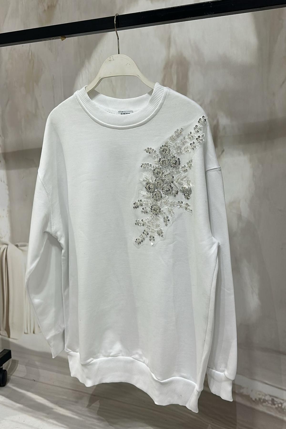 Taş ve Pul İşlemeli Beyaz Sweatshirt