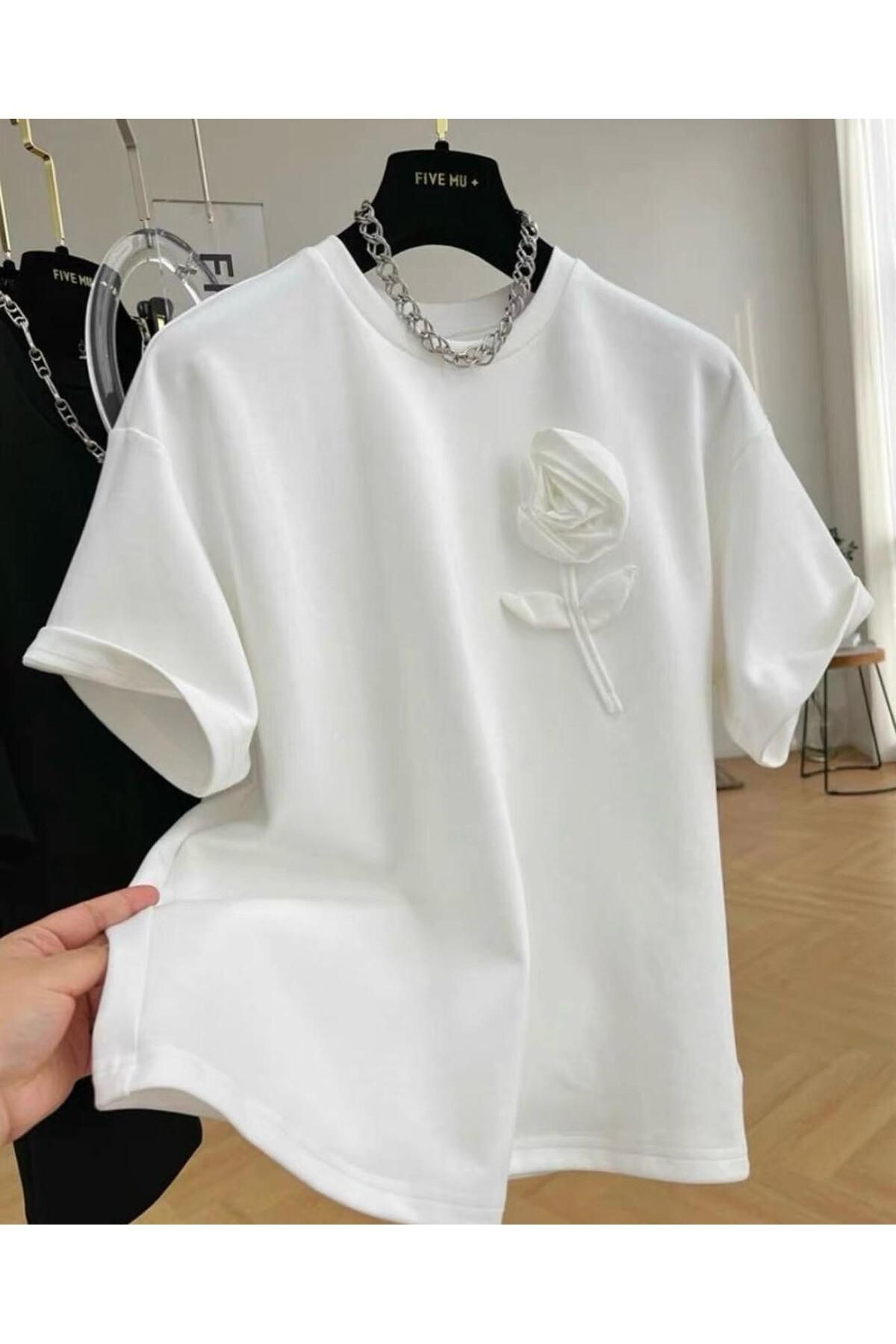 Gül Detaylı Yeni Sezon Basıc T-shirt