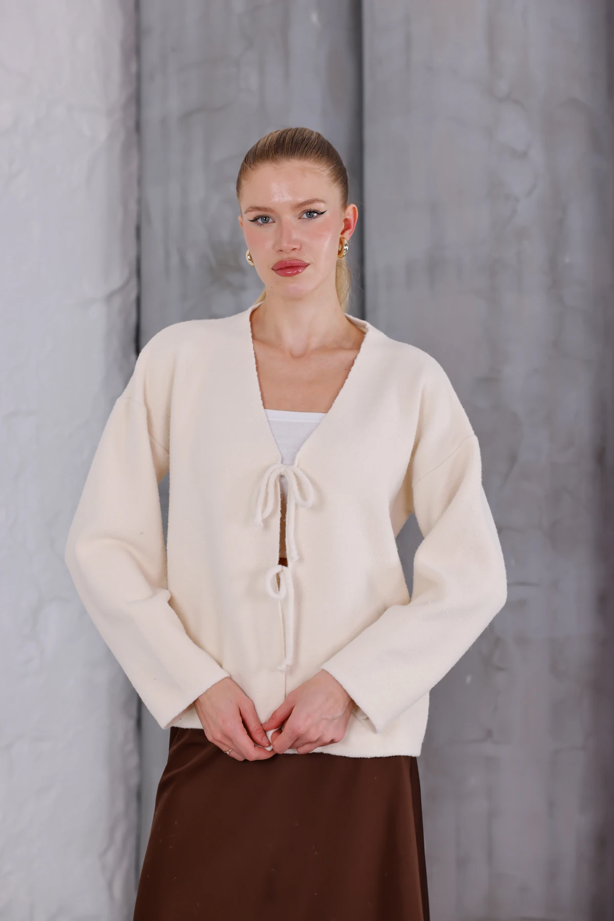 Bağlama Detaylı Dokulu Triko Hırka - Ekru