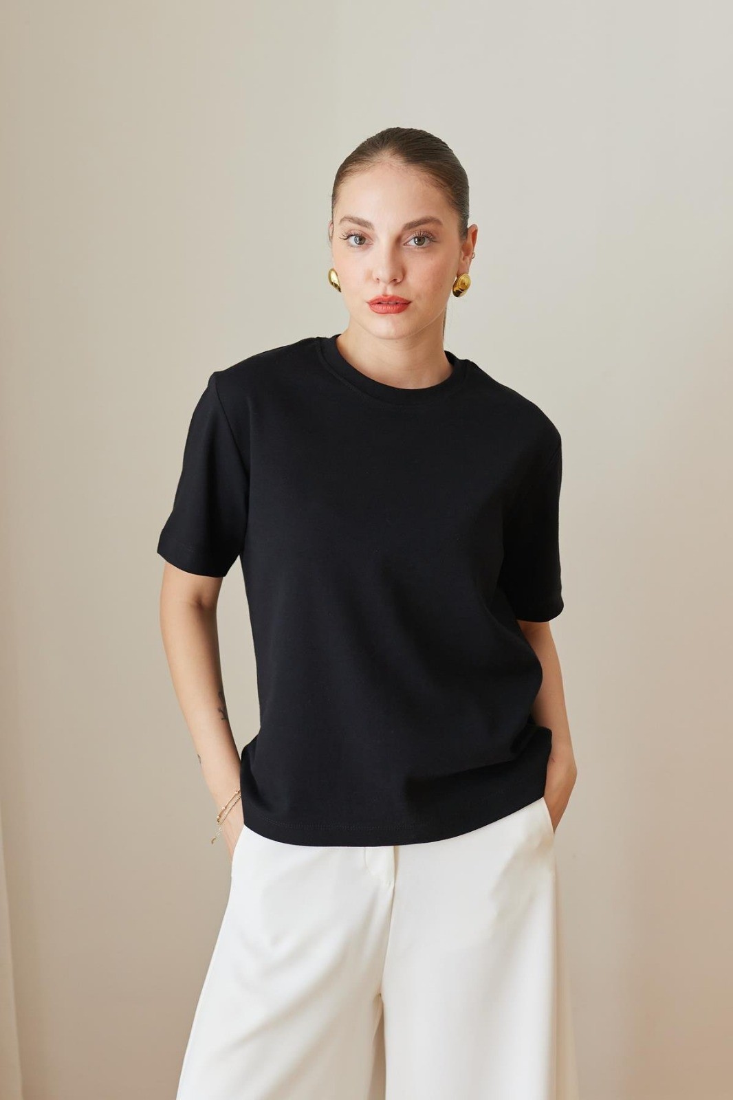 Basic Kadın T-Shirt 95% Pamuk %5 Likra Kısa Kol Bisiklet Yaka Düz Renk - Siyah
