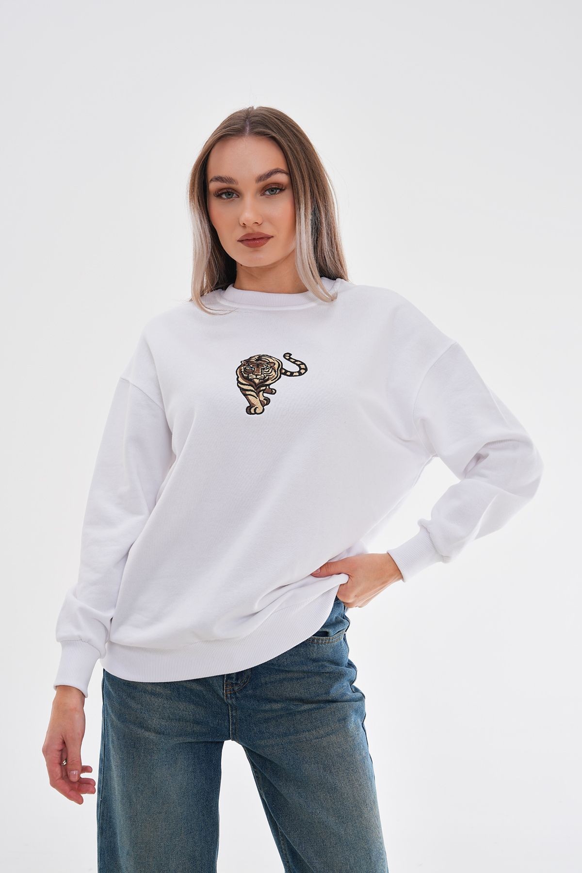 Ekru Aslan Nakışlı Şardonlu Örme Sweatshırt